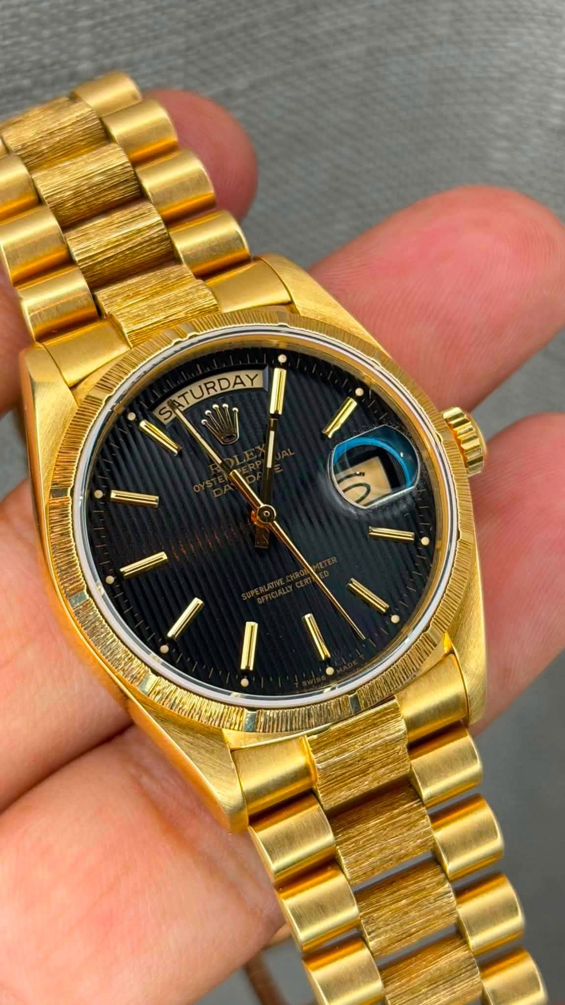May be an image of wrist watch and text that says 'S SATURDAY ='