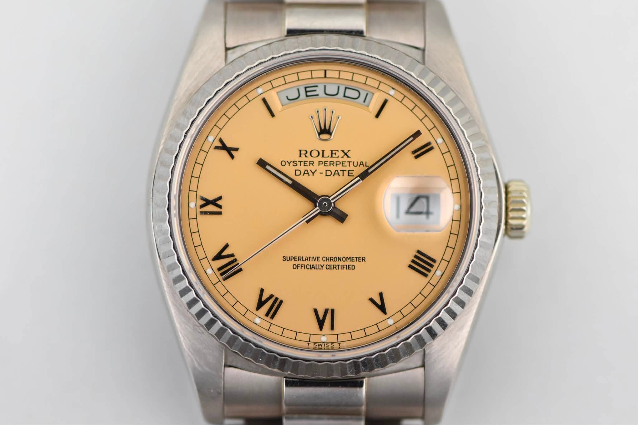 May be an image of wrist watch and text that says 'JEUDI X Il ROLEX OYSTER PERPETUAL DYSTERPERPETUAL UAL DAY DAY-DATE DATE IX 4 SUPERLATIVECHRONOMETER SUPERLATIVE CHRONOMETER…