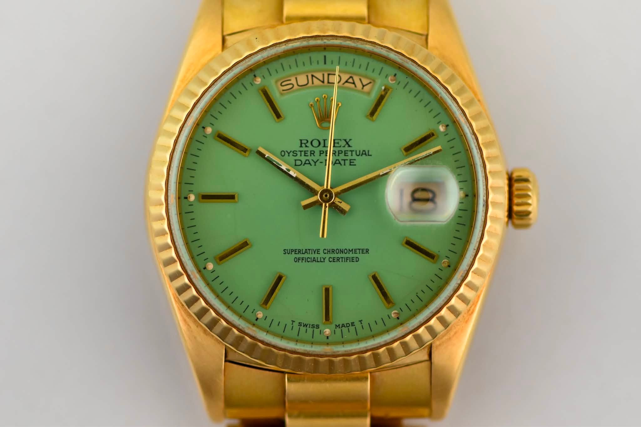 May be an image of wrist watch and text that says 'SUNDAY AY SUNC ١ت1 ROI ROLEX EX OYSTER OYSTERPERPETUAL PETUAL DAY- ATE SUPERLATIYE CHRONOMETER OFFICIALLY…