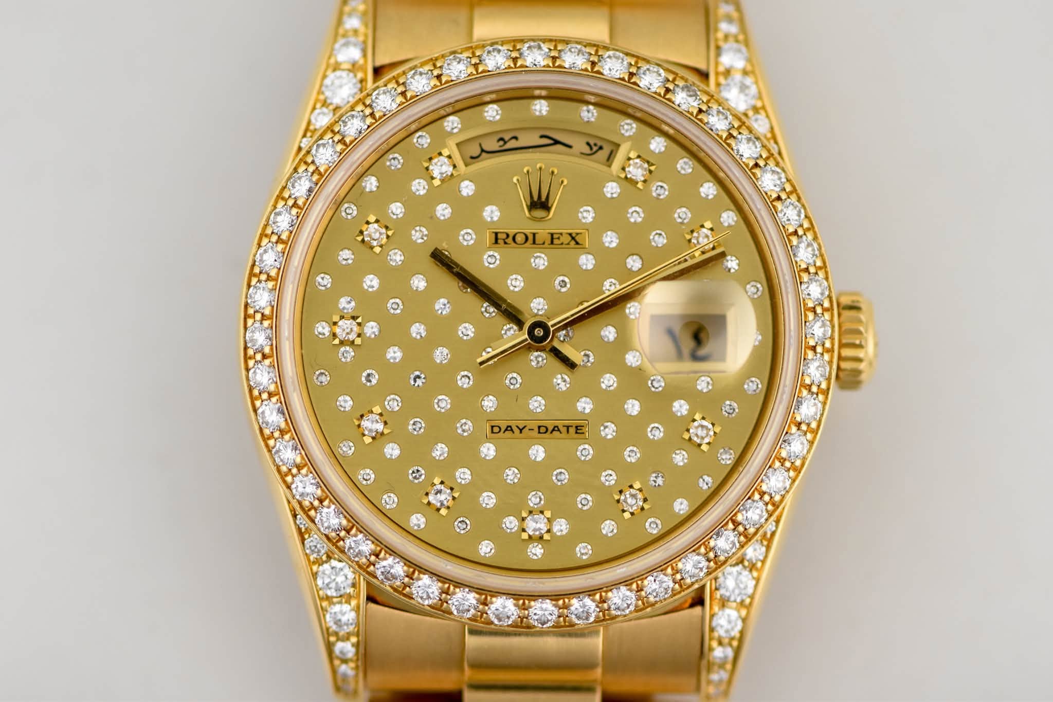 May be an image of wrist watch and text that says '4 書 W ROLEX EX ROL 2 DAY-DATE แค'