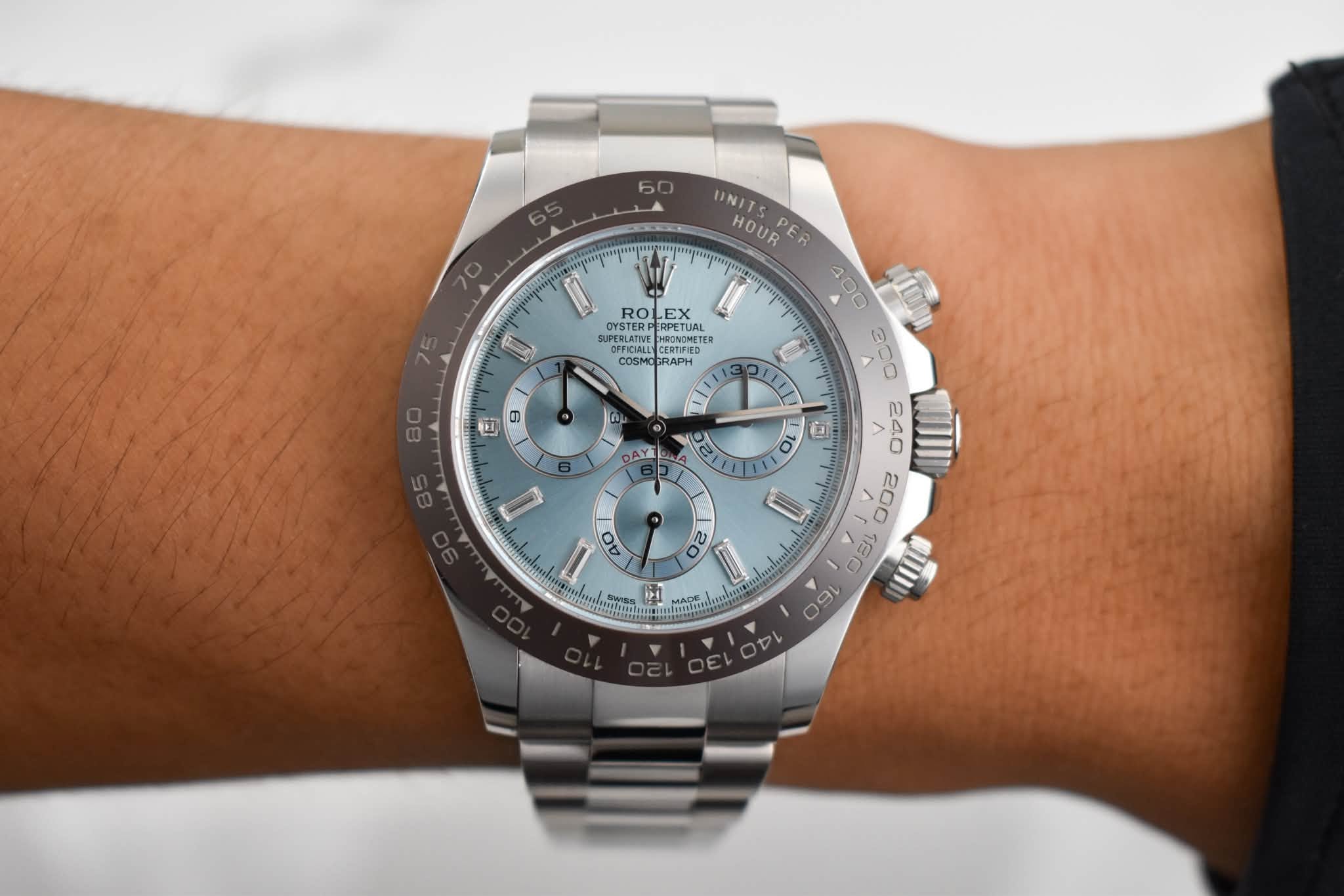 May be an image of wrist watch and text that says '50 ሞ. D ROL EX OYSTERP M PETUAL DERUH OFFICIALL pAo UPERLATIVT ONOMETER CU次TOHD RAPH GRAPH reTИHO COSM 目 9 UNIT HOUR UNITSPE PER…