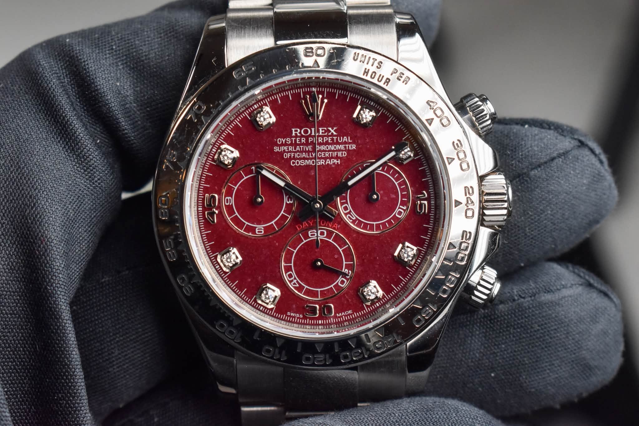 May be an image of wrist watch and text that says '80 宮 ROLEX EX OYSTER YSTERPIRP OYSTERPIRPETUAL IRPET ETUAL SUPERLATIVE HRONOMETE OFFICIALLY OFFICIALLY FFICIALLYCERTIFIED…