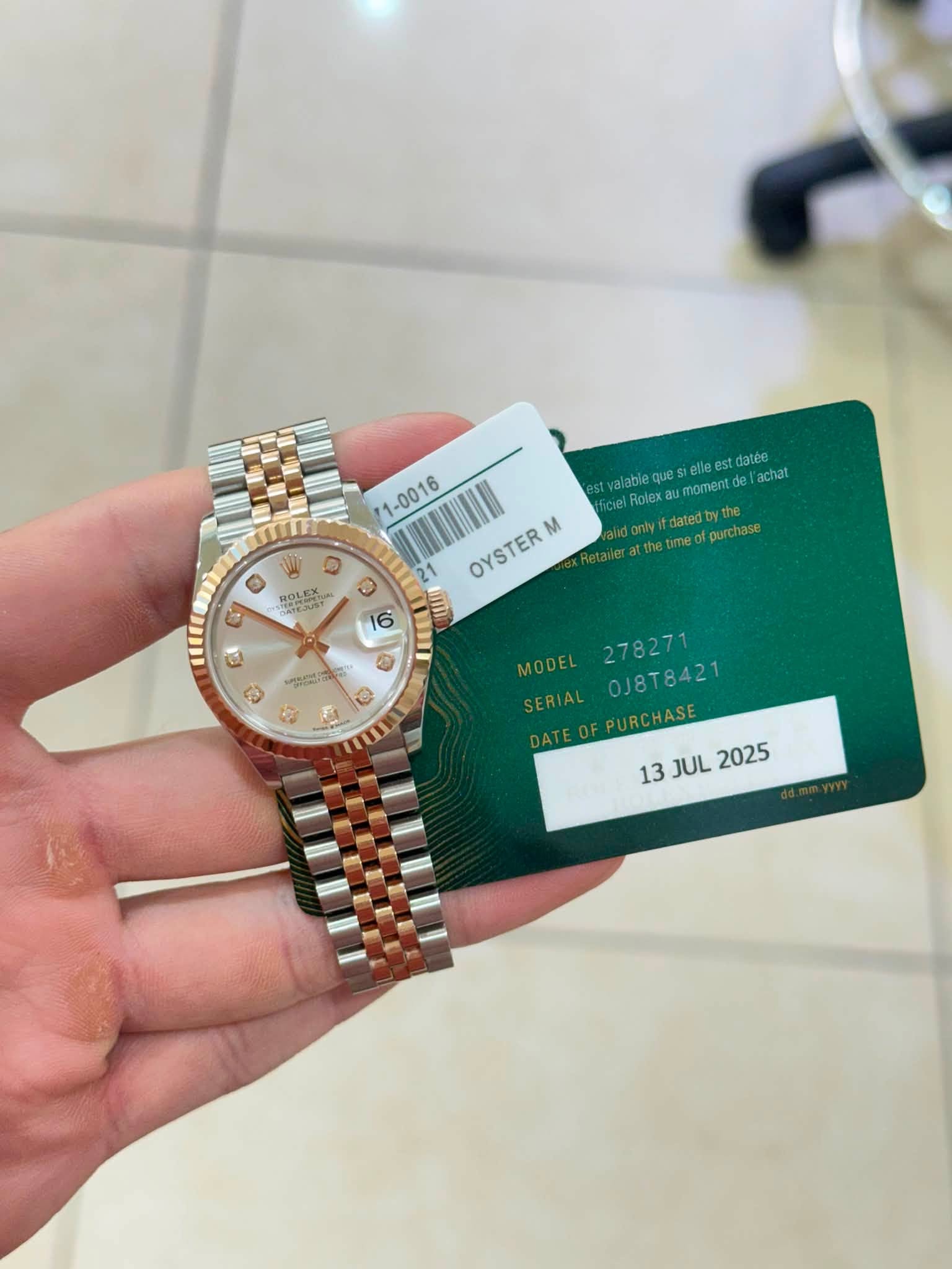 May be an image of wrist watch and text that says 'est datée valable บล eliees ん del achat ciel Rolex moment datedythe nlyi.atedyhe purchase - ® HOLE O ROLEX က္လမ 阿O上· OYSTERM…
