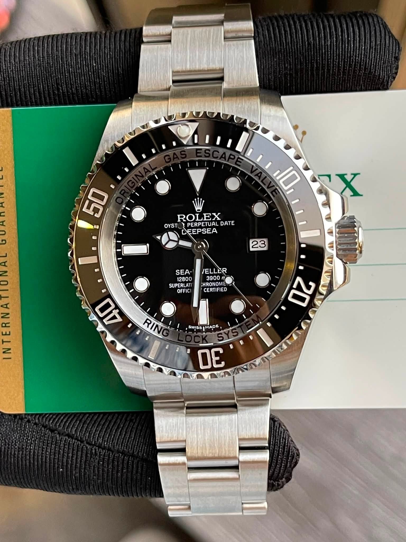 May be an image of wrist watch and text that says '50 ROL ROLEX LEX OYST PERPETUAL DATE CEEPSEA 10 X 23 SEA- SUPERLA SUPE DCRLAT OFFIC FFICI /ELLER 3900 RONON 3900 TRONGN CERTI…