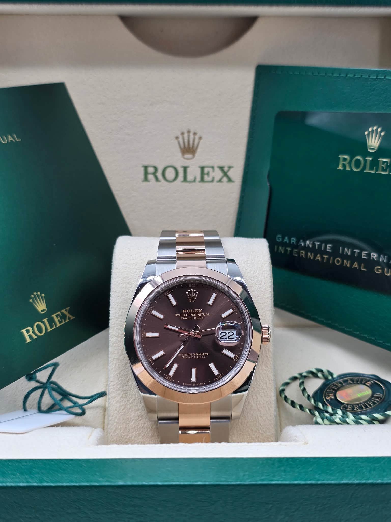 May be an image of wrist watch and text that says 'JAL ROLEX ROLE ANTIEINTER ROLE ROLE 22'