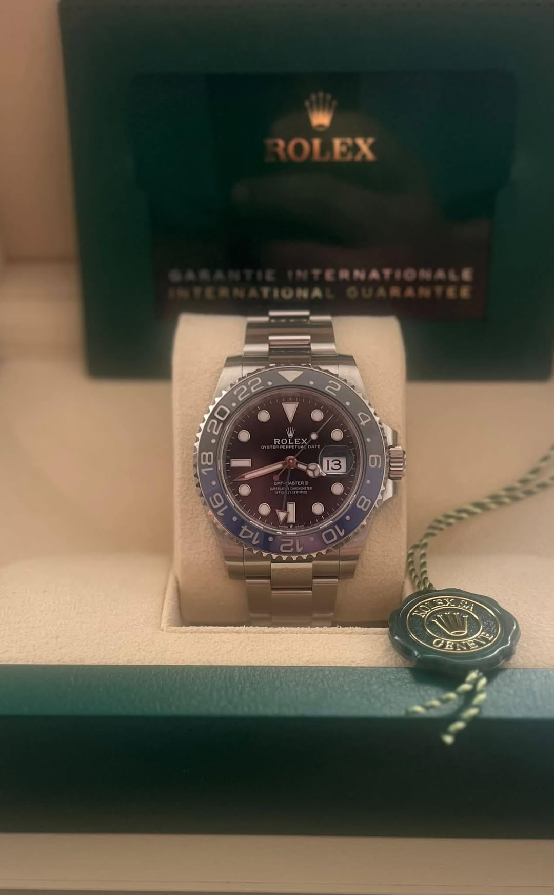 May be an image of wrist watch and text that says 'ROLEX ROLE 13 တ 6 1 8 DENESS OENE'