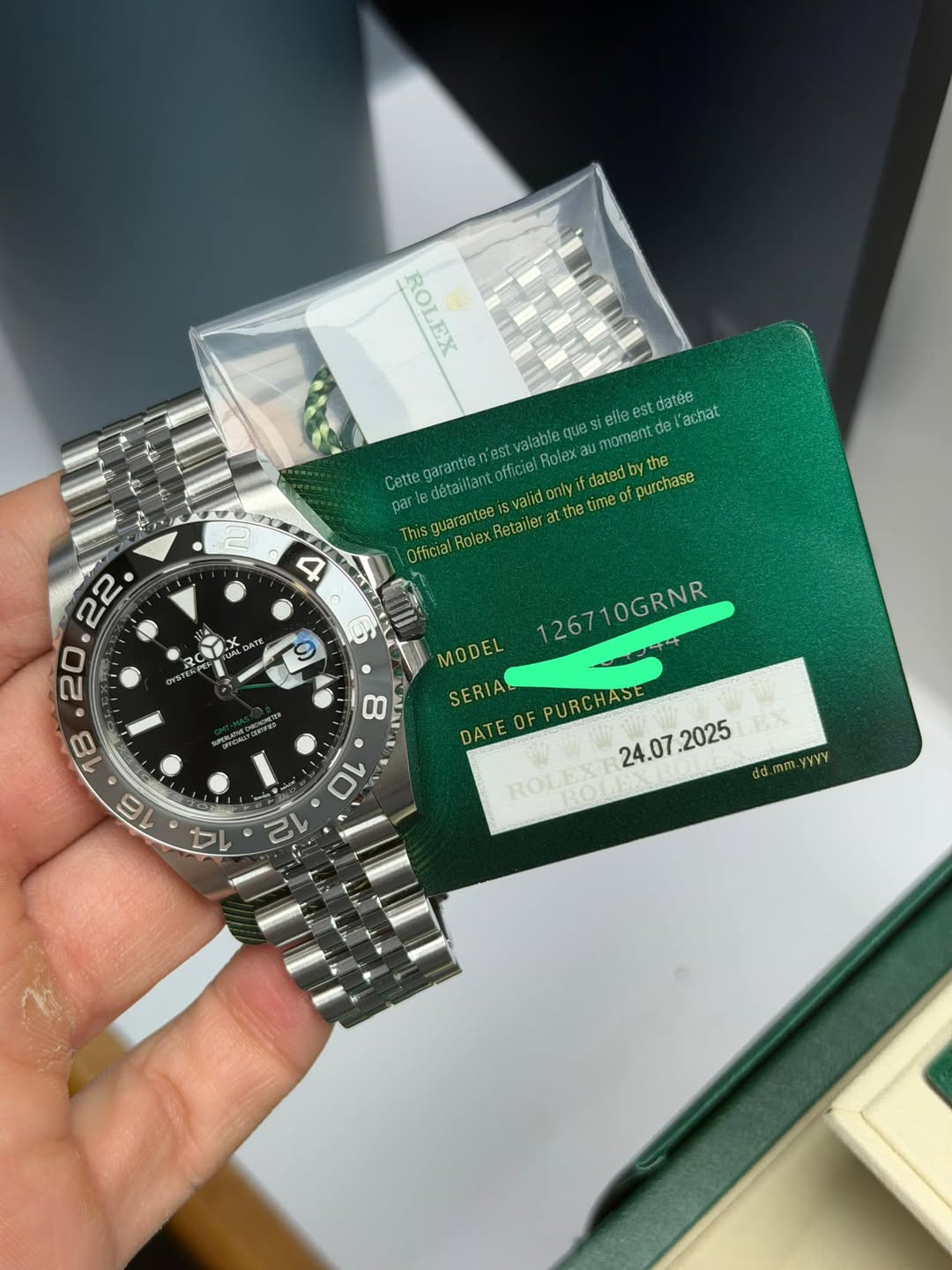 May be an image of wrist watch and text that says 'ROLEX ellee est dateo achat alable QUBS noment de Cettegaranbenies officiel nnciecHolex Rolex datedby the purchase par détailant…