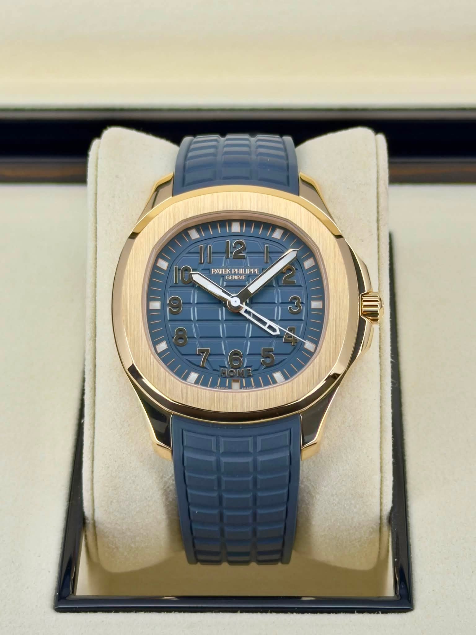 May be an image of wrist watch and text that says '1121 PATΕKPHИE IPPE PAE GENEVE H GENEVE ២ S ១'