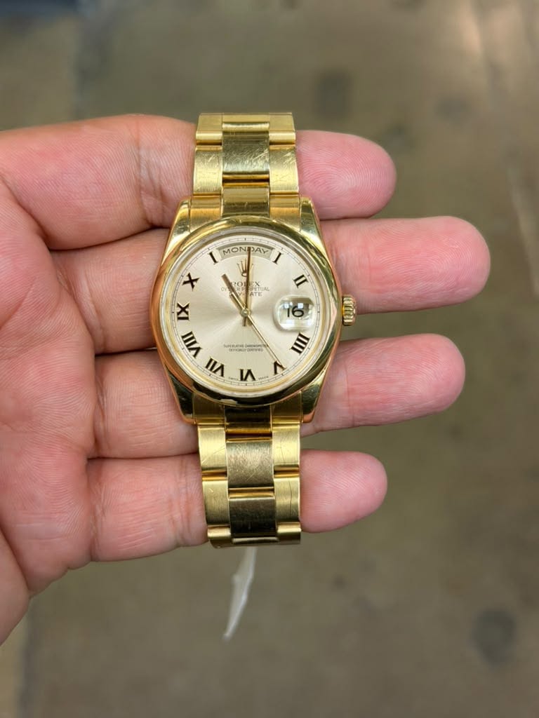 May be an image of wrist watch and text that says 'MONPAY MONPAY MO MON N Vp PAY ተ AAUA x IX VIII VII И II ဝီ DRN I کے MILE แก้ง'