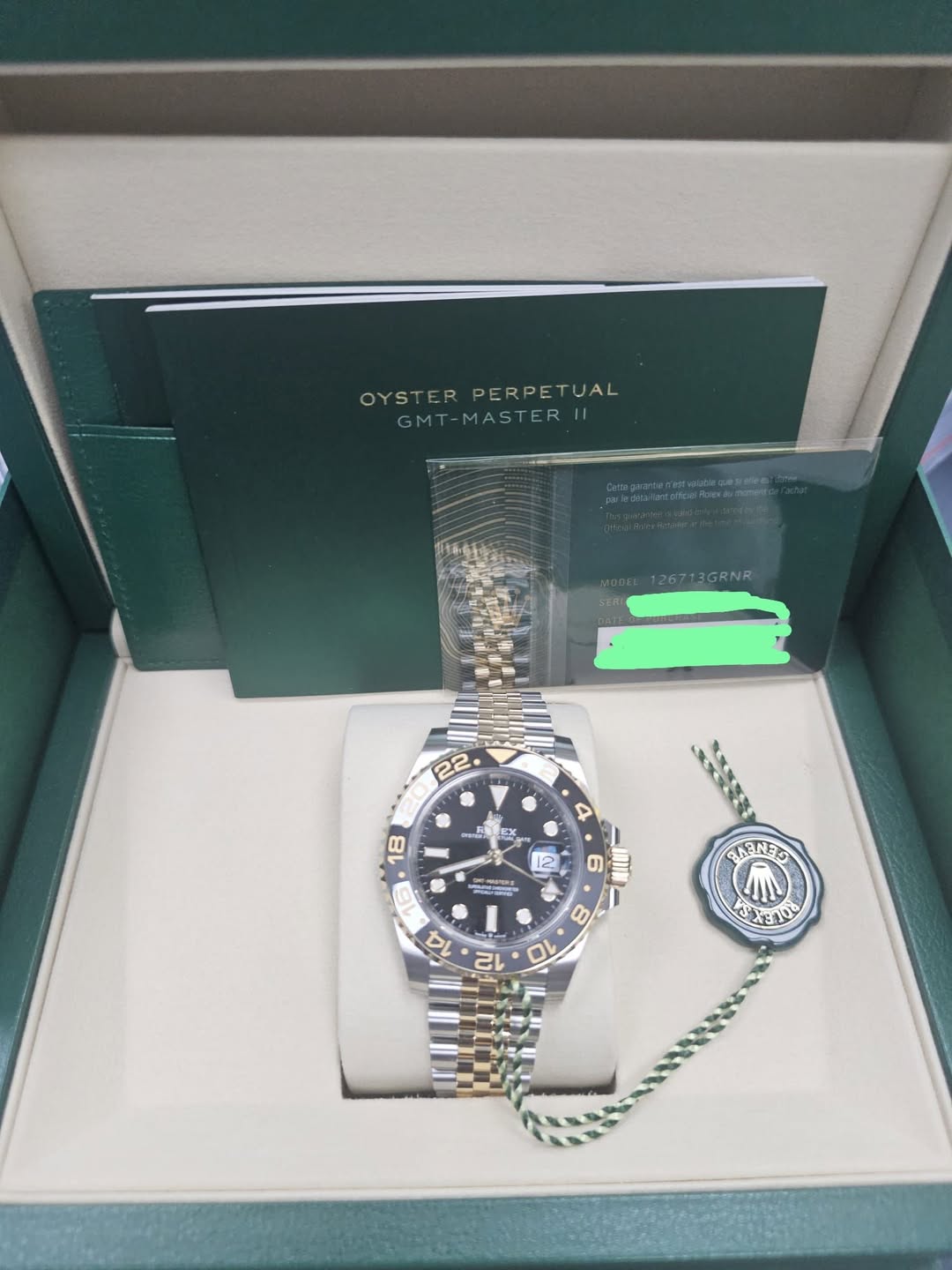 May be an image of wrist watch and text that says 'OYSTER PERPETUAL OYSTERPERPETUAL UAL GMT-MASTER| GMT- MASTER 22 4 西 เลมม BARNEIS ぐんだう.'