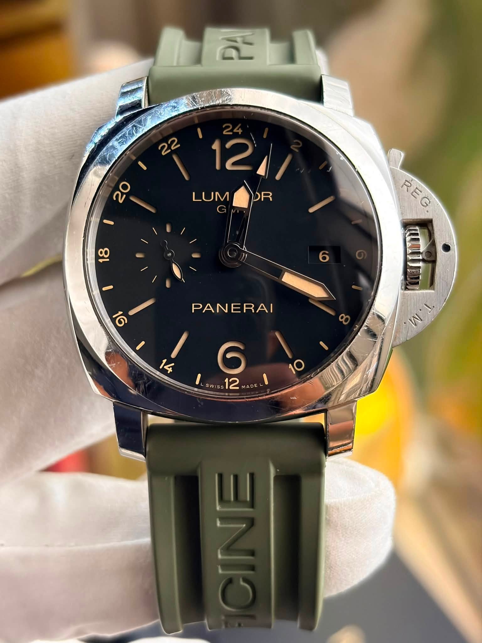 May be an image of wrist watch and text that says '22 I 20 I 121/ LUMEUR OR LUM 18 I REO REG. G R AOA TUH 19 PANERAI I I 14 WN 6 12 I 10'