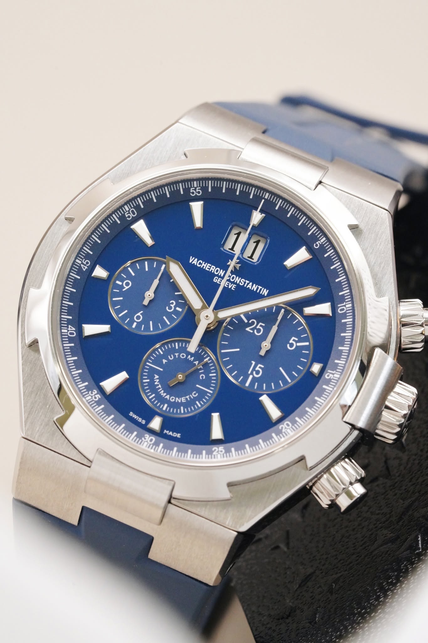 May be an image of wrist watch and text that says '55 50 រ្៉តេ 45 5 9 P VACHERON 11 GE EVE CONSTANTIN 6 3 ١ τοι M 5 C 15 IMA M A AGNETIC NE C SWISS MADE 25'