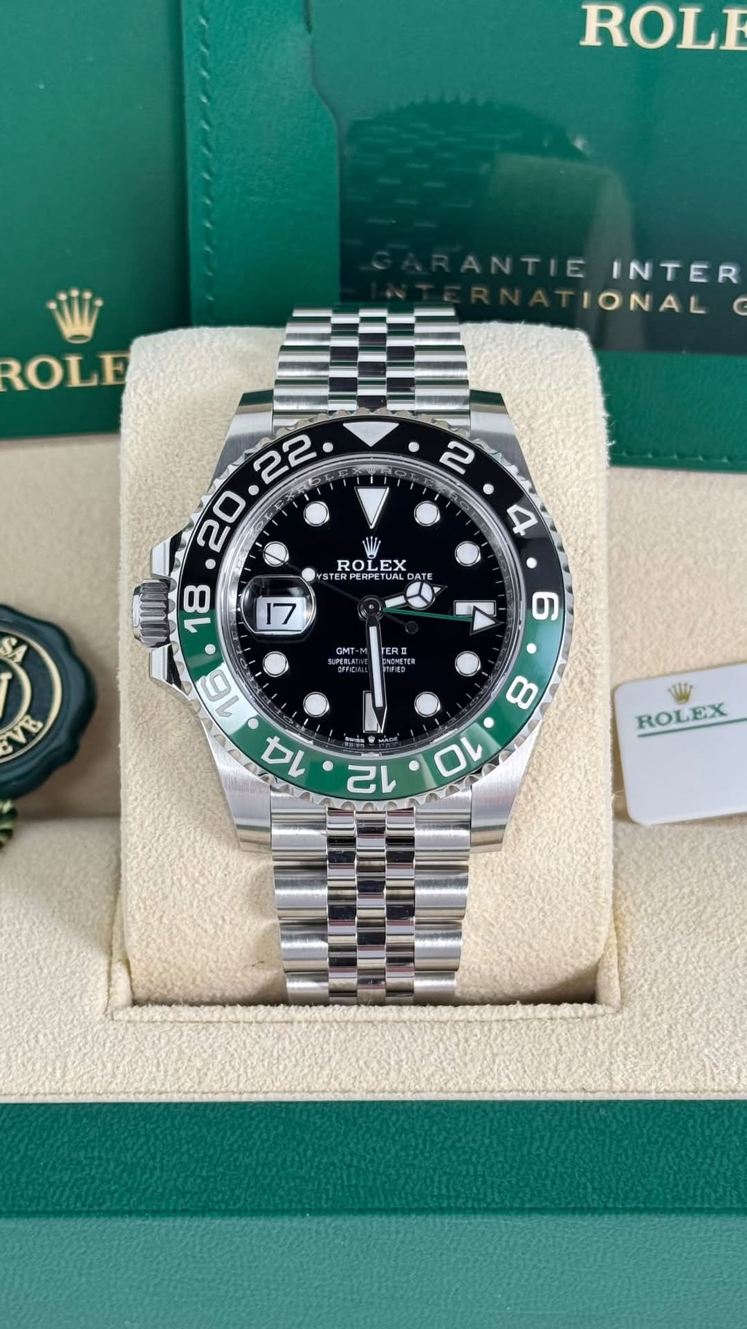 May be an image of wrist watch and text that says 'ROLE ROLE ANTIE ANTIEINTER INTER IONAL RO ROLEX RO EX TUAL STERPER PERPETUA PERPE ETUAL UALD LDA DATE TE 17 GNT- 6 FERI…