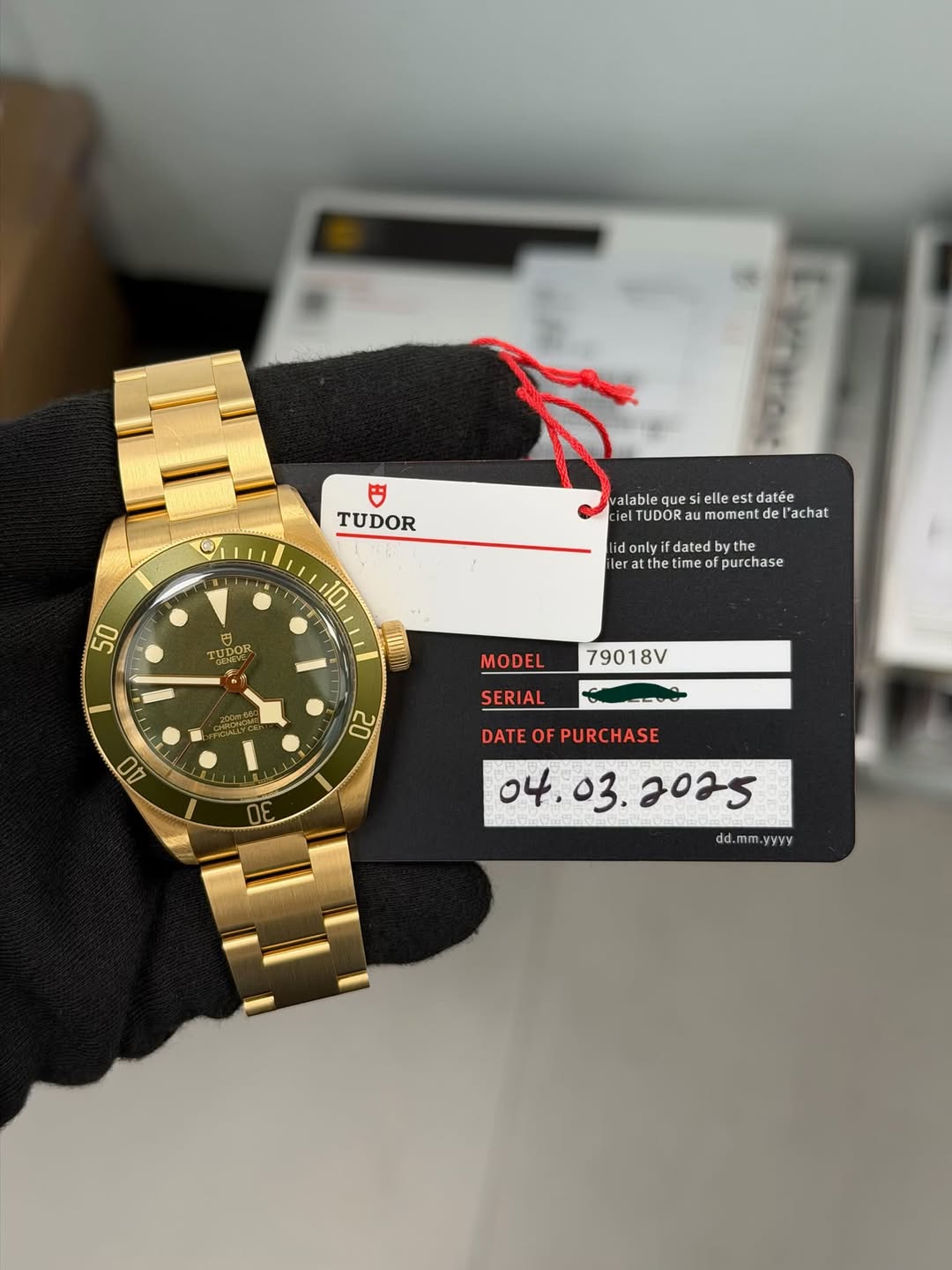 May be an image of digital watch and text that says 'TUDOR valable que Si walablequesielleestdatée elle estdatée TUDOR momentd ielTUDORaumomentdel'acha momen l'achat…