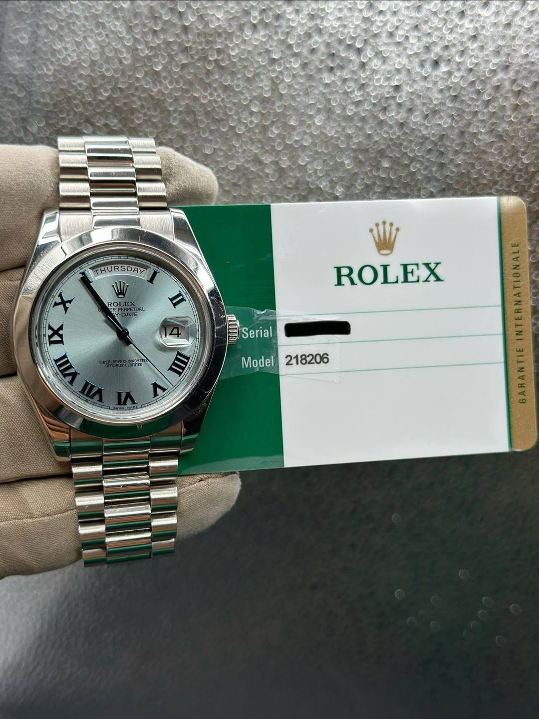 May be an image of wrist watch and text that says 'ROL II THURSDAY IXX χ IX Λ ROLEX 14 ॥ V ESerial Serial Model Model218206 218206'