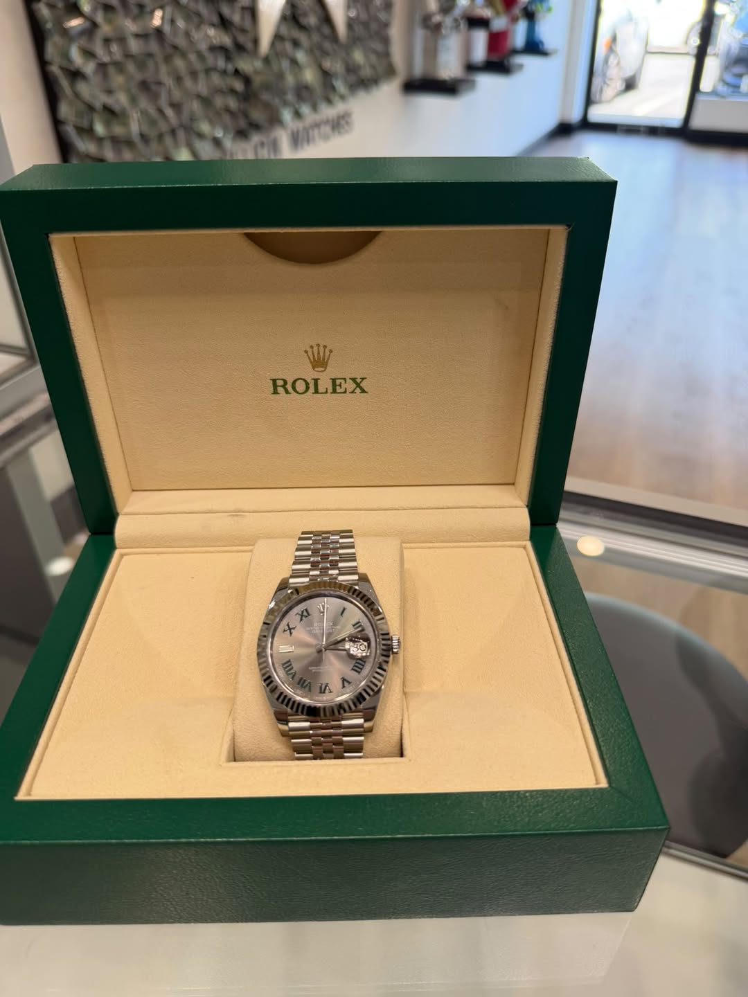 May be an image of wrist watch and text that says 'Wy ROLEX κι XI X ಟದుం IA II'