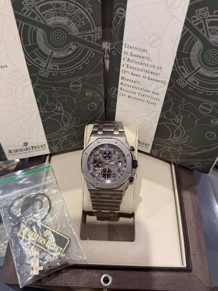 May be an image of digital watch and text that says '840 DE 'AITURAN' GARANTIE, CERTIFICAT D D'ENREGISTREMENT AUTHENTICITE ET (3t ANNEE WARRANTY, (3LREGISTREMENT DE GARANTIE)…