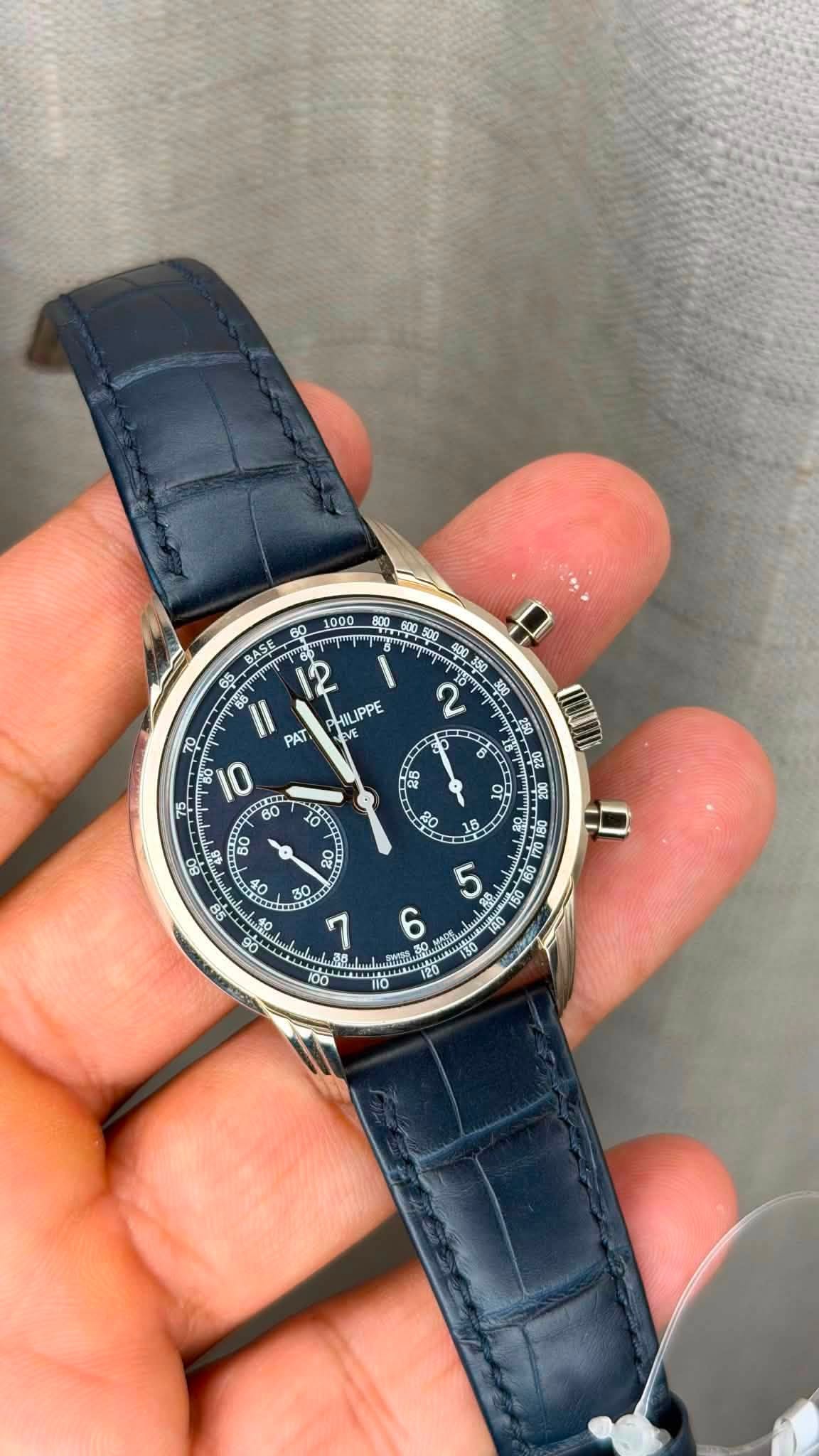 May be an image of wrist watch and text that says '1000 BASE 우 የውስ نل 12 HILIPPE E 800 99, መንካ 2 PAT 25ง 5 022 OZ2 ិះ 분 CLA 09LO 00 50 9 $ီ FE 5 6 0.0 サ 30 00'