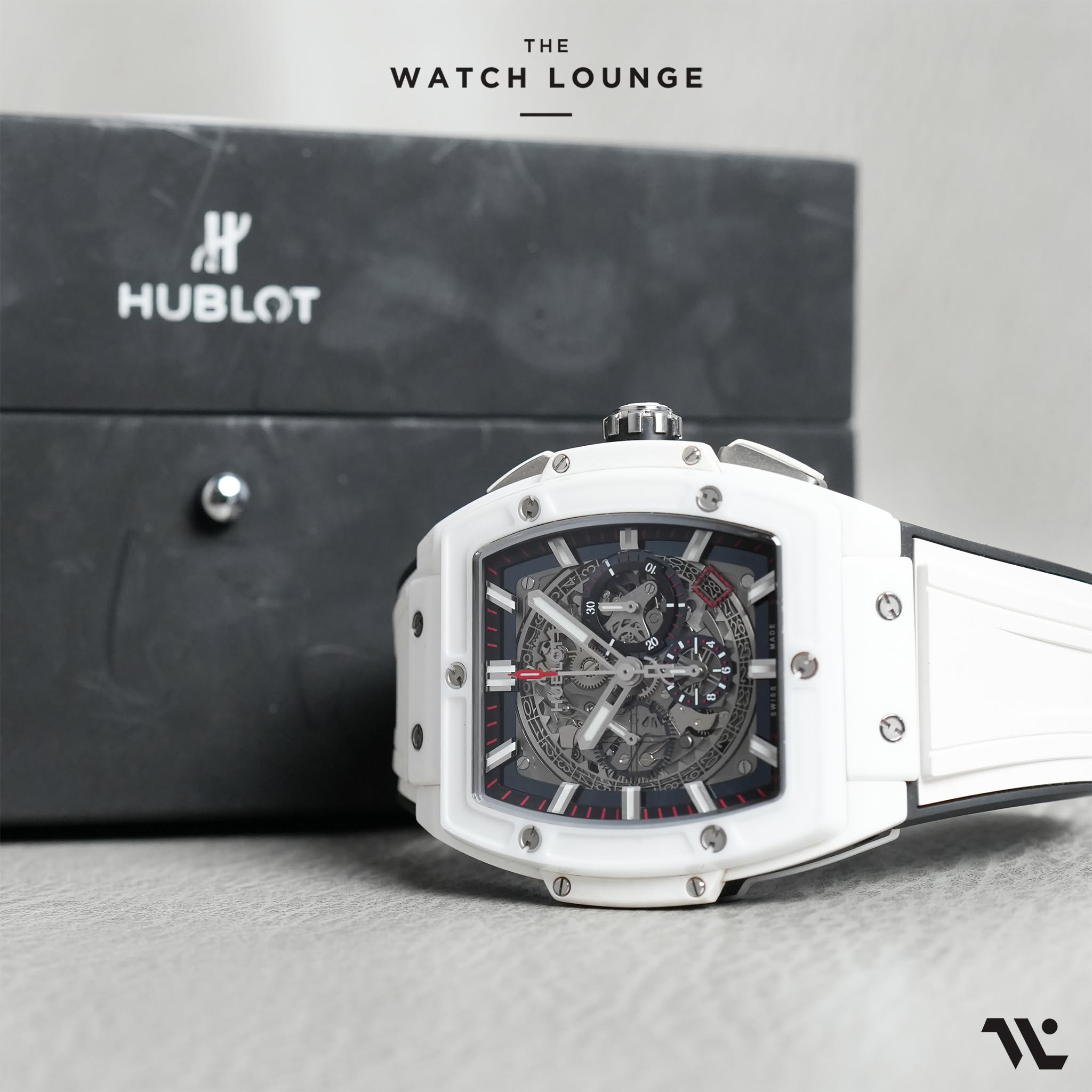 May be an image of wrist watch and text that says 'THE WATCHLOUNGE WATCH LOUNGE H I OE S 8 0 D 1'