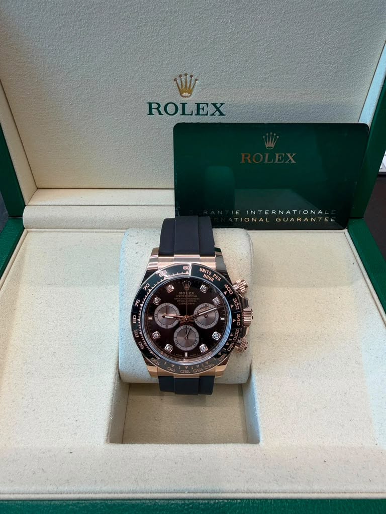 May be an image of wrist watch and text that says 'W ROLEX EINTERNATIONA TIONAL IONALGUARANTE GUARANT 60 60 70 U刻ITS RIE HOMA UNITSPER PER No A 400 4 da III อ 6 0 ለቅ'