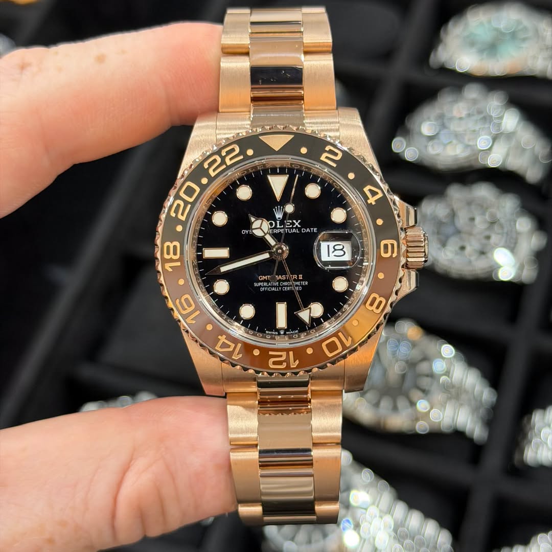 May be an image of wrist watch and text that says ' DI L EX DYS ATE 18 18 CmT JASTTRII 2 6 شن '