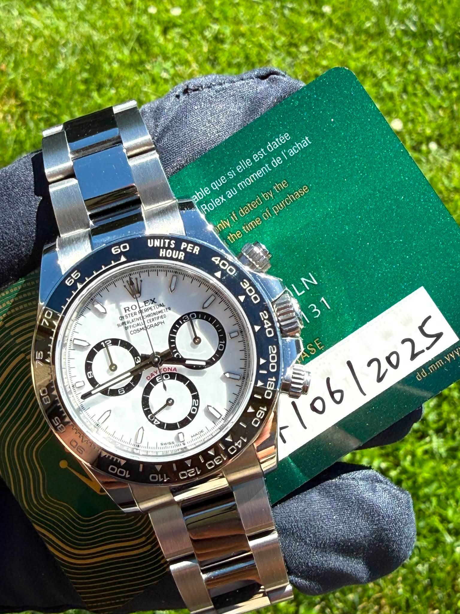 May be an image of wrist watch and text that says '60 65 datée achat est de elle moment by purchase the que SI SI able Rolex au nlvi time datedby of UNITS the HOUR PER 400 300 LN e…
