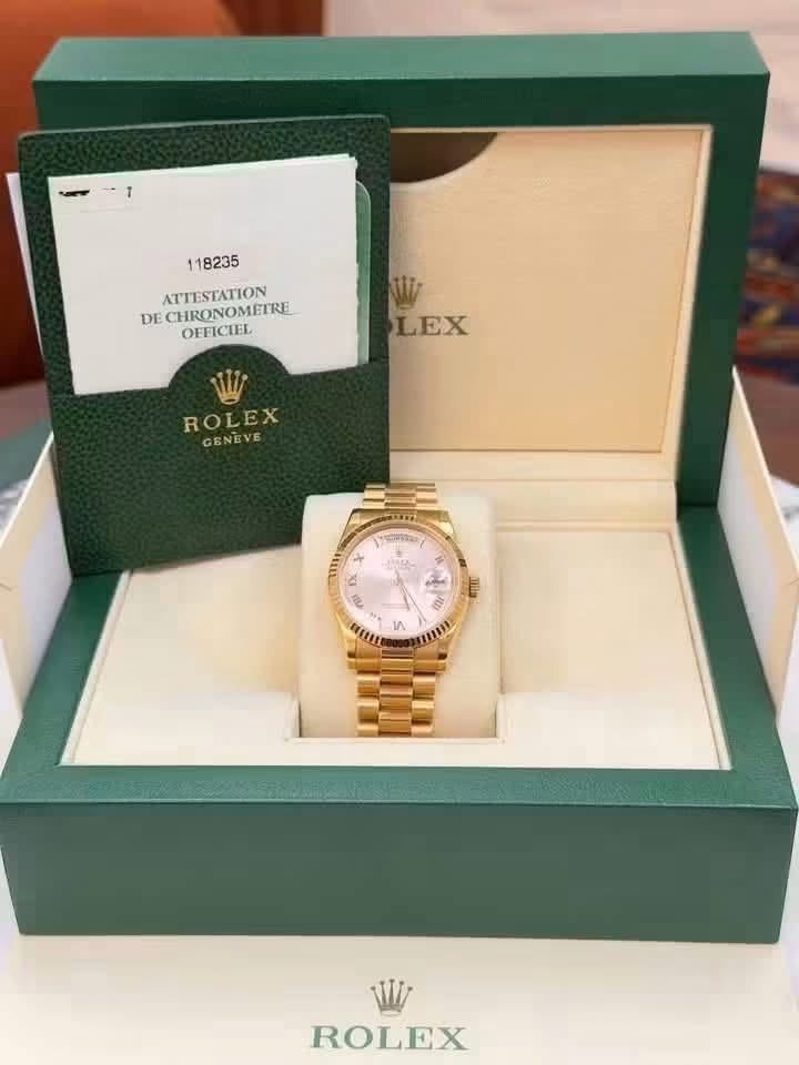 May be an image of wrist watch and text that says ' ATTESTATION DE CHRONOMETRE OFFICIEL M LEX ROLEX GENEVE は3い9 পললট + 無印川 i m ROLEX'
