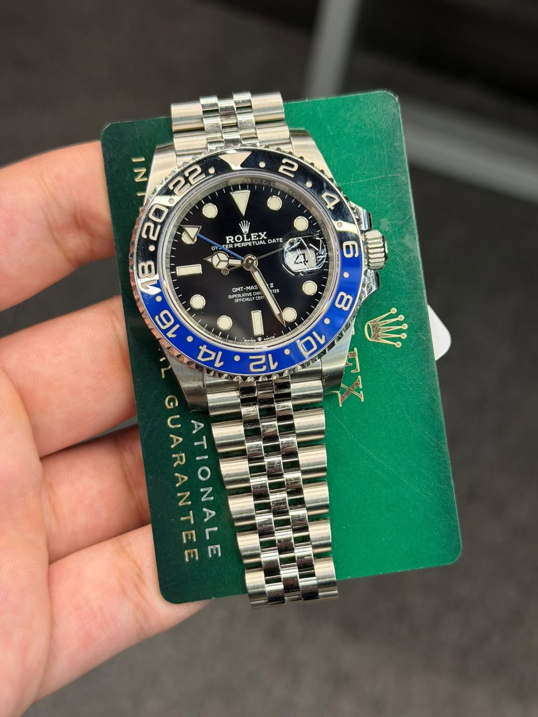 May be an image of wrist watch and text that says '2 4 ROL BOLE EX DYET RPETUAL DATE A 6 CmT-» AS വട TER N И8 16 14 បន"រឡ GUARANTE ATIONALE 8 Wi 12 10'