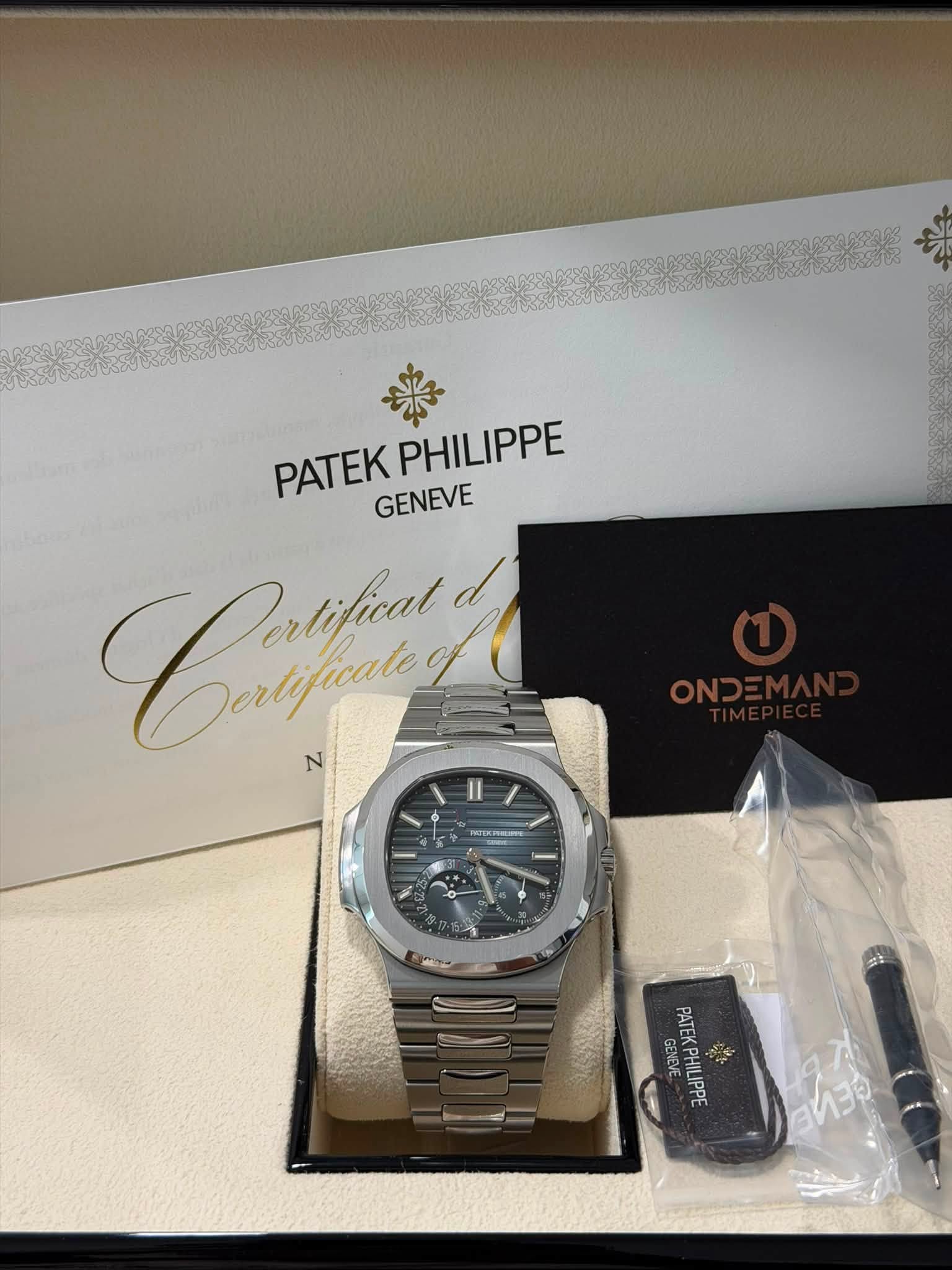 May be an image of wrist watch and text that says '※ PATEK ATEKPHILIPPE PHILIPPE GENEVE Cipun d Potifiat N PATE GENEVE PATEKPHILIPPE HILIPPE 서크한 И3o'