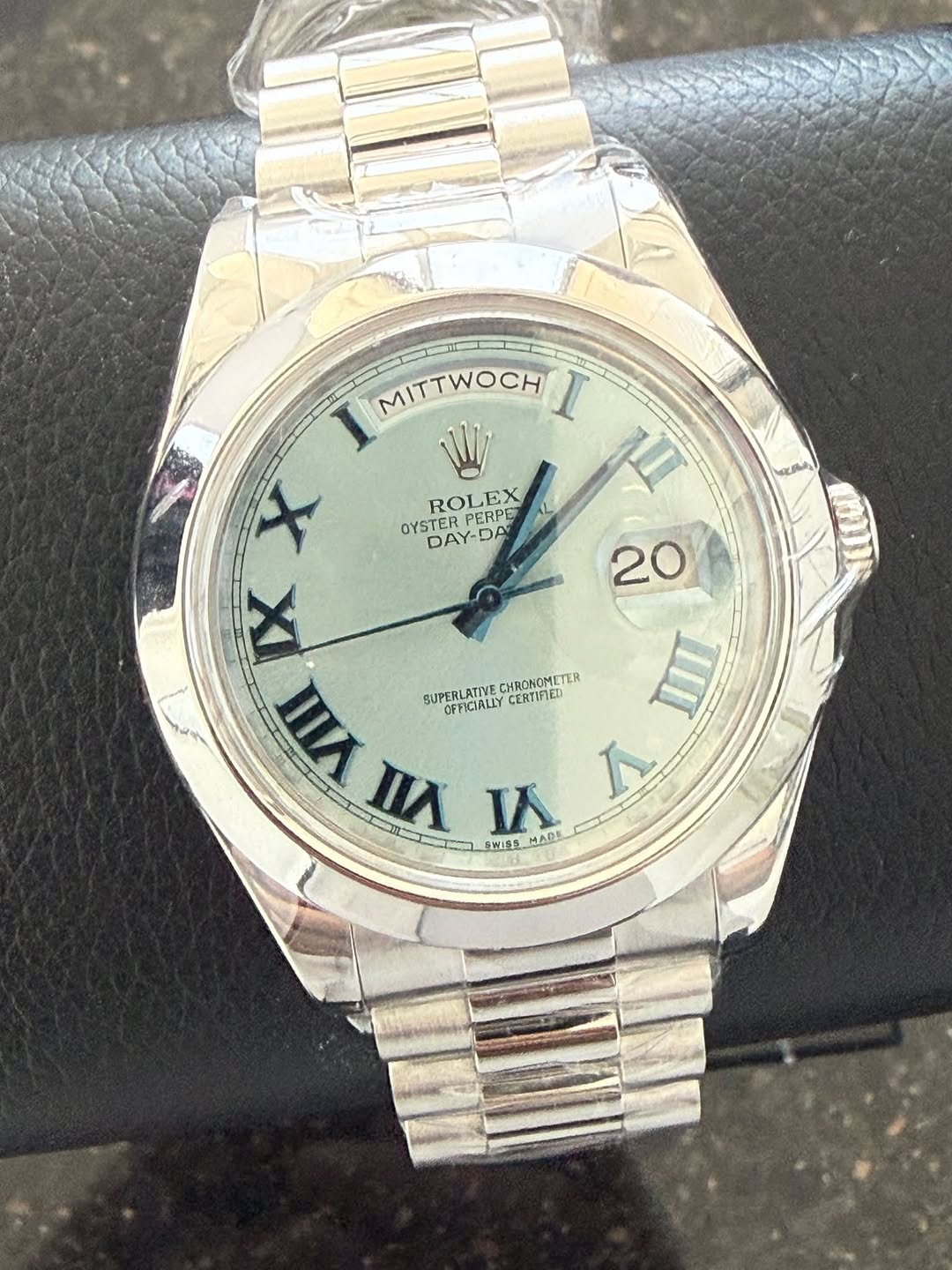 May be an image of wrist watch and text that says 'I MITTWOCH I W O X ROLEX PERPE OYSTER DAY- DA 20 IX IIA N IIIII 2017~~ ー SUPERLATIVE UPERLATIVECHRONOMETER CHRONOMETER OEFICIALLY…