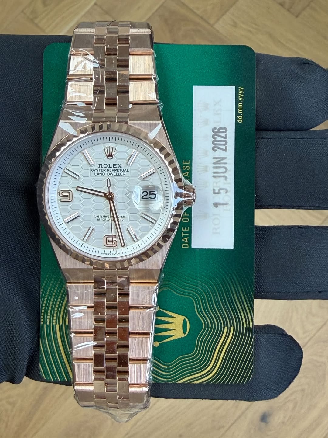 May be an image of wrist watch and text that says 'יויוי ١ ROLE ه U ROLEX x OYSTER YSTERP PERPETU LAND- DWELLER RPCTUAL UAL ம 소 LA yyyy A dd.mm. Л dd 2026 イ ASE W 15 15JUN JUN 0…