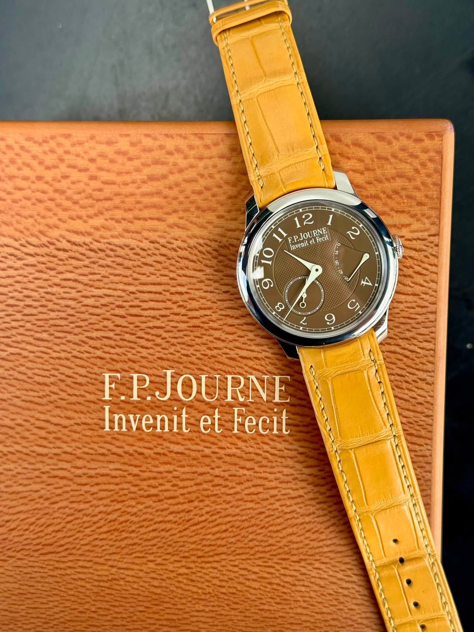 May be an image of saddle-stitched leather, wrist watch, leather and text that says '12 RNE H1 F.PJou Fecit 10 ovenite 9 ၃ o O ထ X cr 9 < F.P.JOURNE F.P. Invenit InvenitetFecit et…