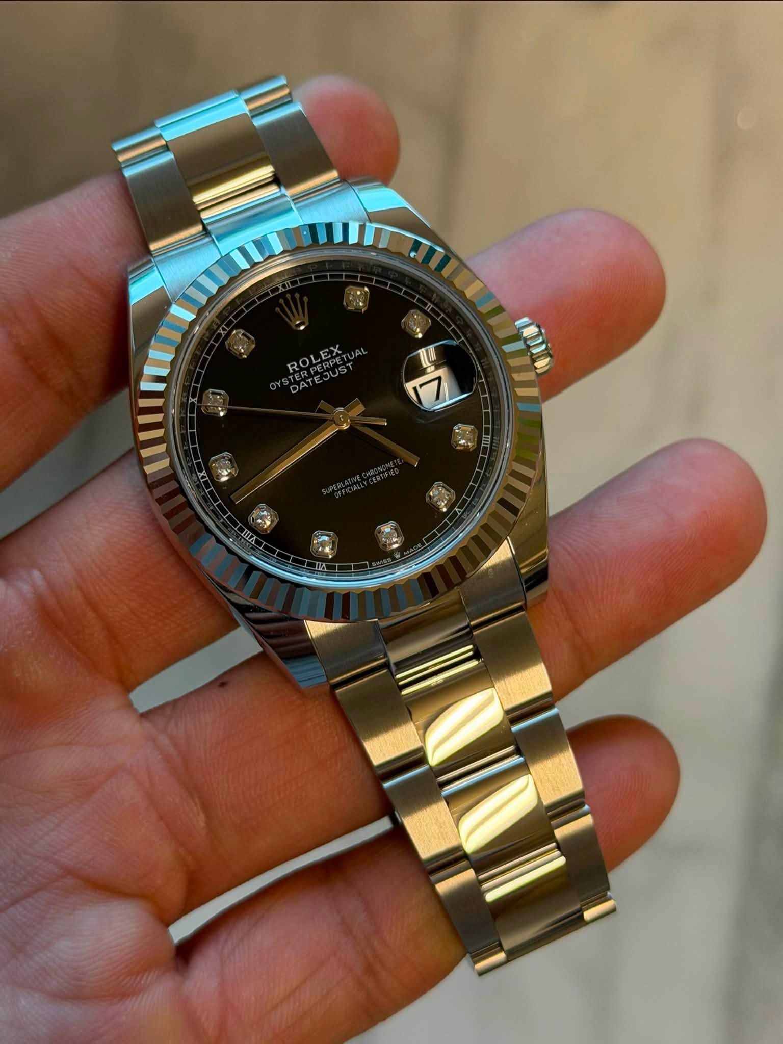 May be an image of wrist watch and text that says 'ROL ROLEXTU eL 10 II mI'