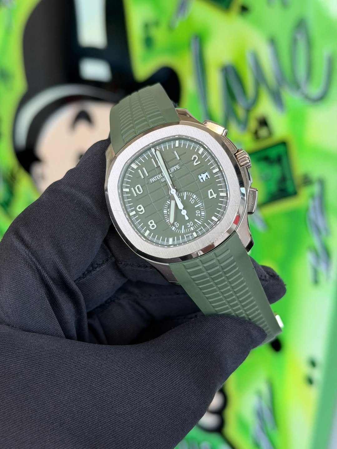 May be an image of digital watch and text that says 'ላ 1 す ሞጣም LIPPE PATEK 0 ጣር ف 20 N 00 ซิ่ก P E 二 e د ad'