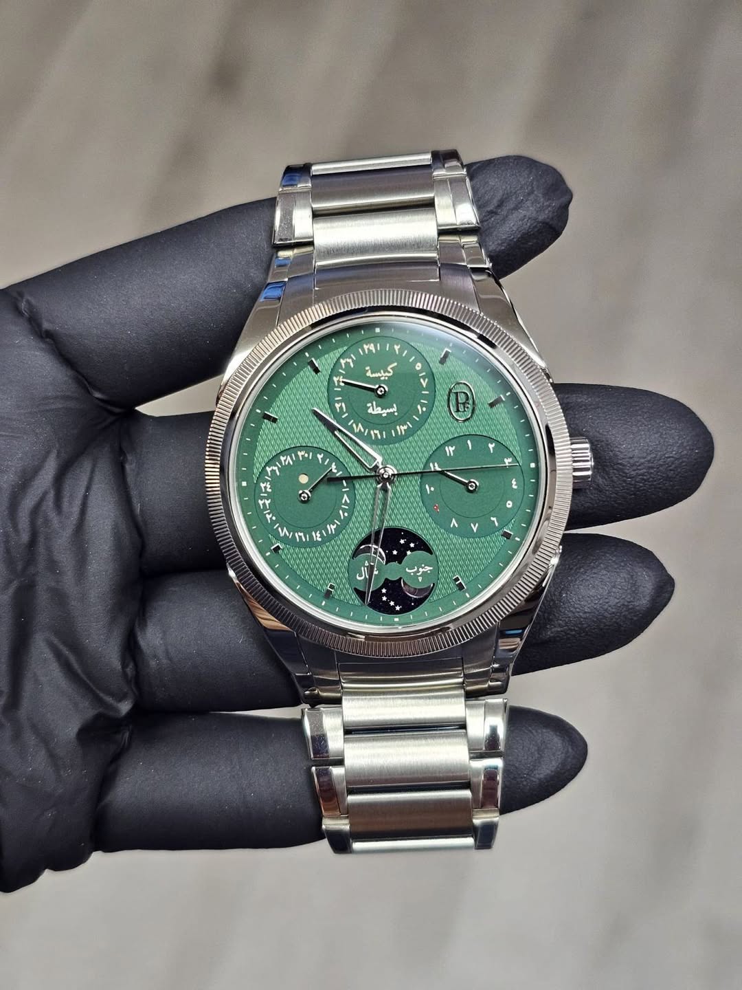 May be an image of wrist watch and text that says 'Y ۲/ ۲۹ كبيسة 5 ۱۰ يسیطلة ۱۱۳ / ١٨1 ۳۰ ימין M を ١٢ ف ٢ بو ٤ ١٠ 0 ۱٢ ۴١١ W W, ۱٤ ሉ 1 آل جترب'