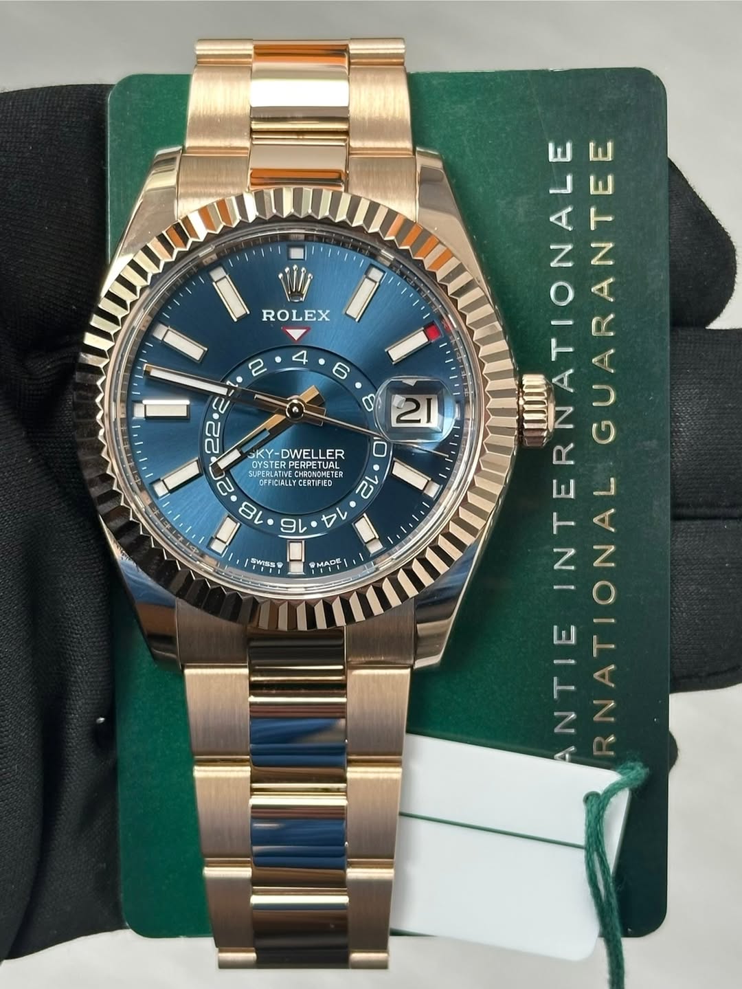 May be an image of wrist watch and text that says 'Wi ROLEX 4 2 OYSTER SKY- -DWELLER OYSTE SUPERIETT DERLATIN SUPERLATIVE MEMETER UTER UAL OFFICIALL DEFICIALLECESTIFIED ت 18 6 S…