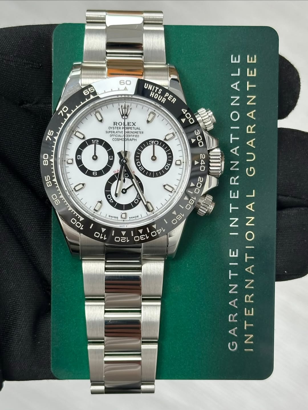 May be an image of wrist watch and text that says ' ROLEX EX SUPERLATIVE PERLATIVEHROMOM HRONOMETER COSMC COSMODRAPH GRAPH 0 12 30 Q 0 m ယ 6 DA ሌ 100 UNITS HOUR PER 16C…