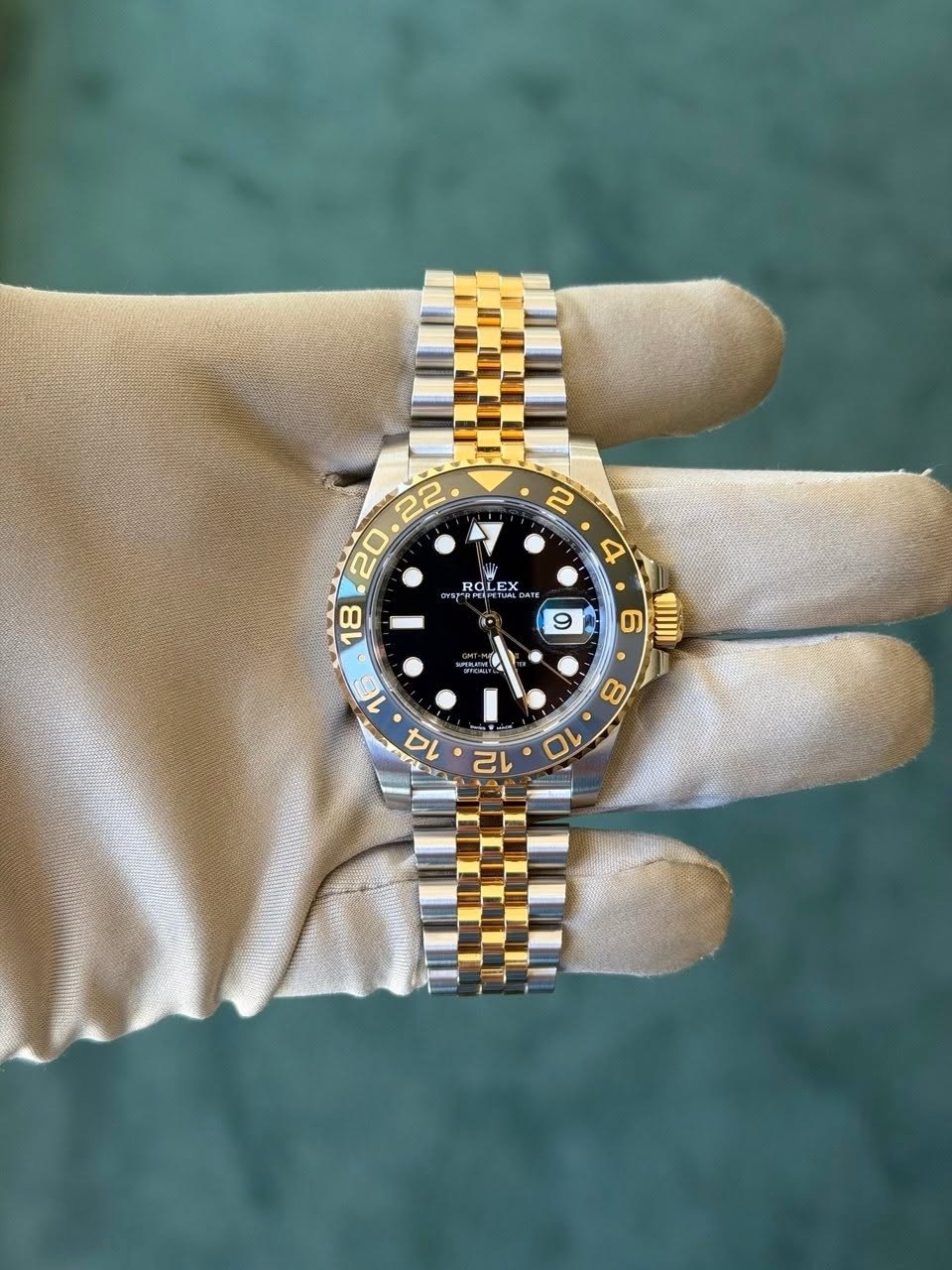 May be an image of wrist watch and text that says ' ROLEX EX OATE TE di P مهr PPERPER 9 6 HIII 10 14 8 己 10'
