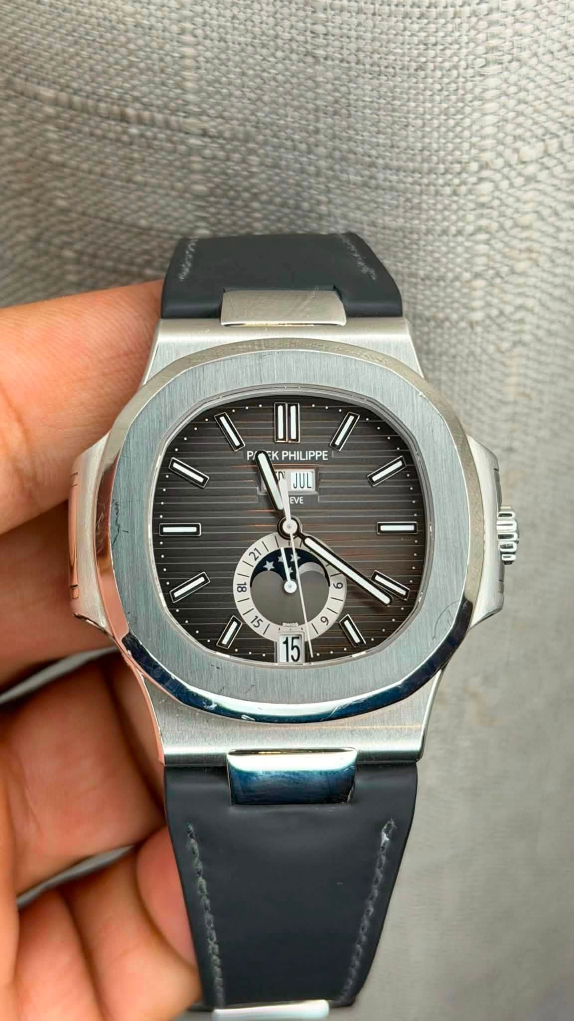 May be an image of wrist watch and text that says 'P P/ EK PHILIPPE EVE I 21 के 8L I on0oo 9 ٥ I 6 SL 6 9 I 15'