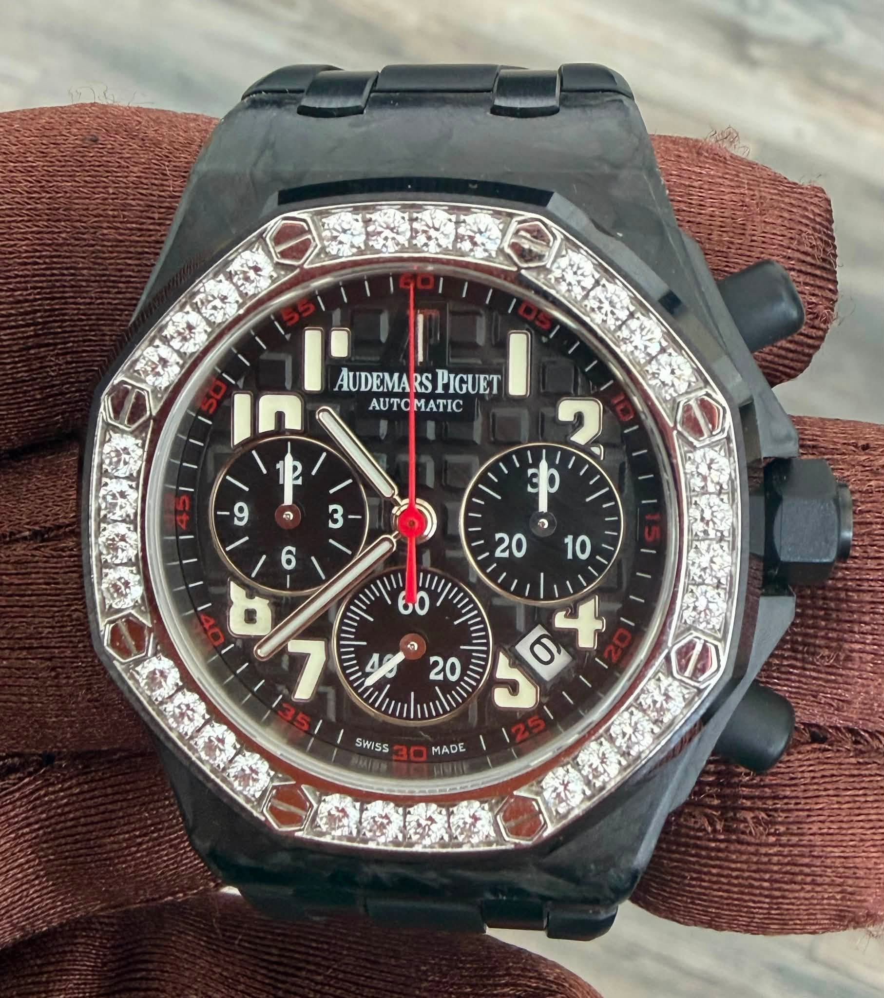 May be an image of wrist watch and text that says 'AUDEMA AUDEMARSPIGUET RS PIGUET IN AUTOMATIC AUTO ATIC 12 9 و / 3 2 ဒ0 ๑ 20 10 מ 大 6 ナ 6 ២ 11 2ስ タ SWISS MADE'