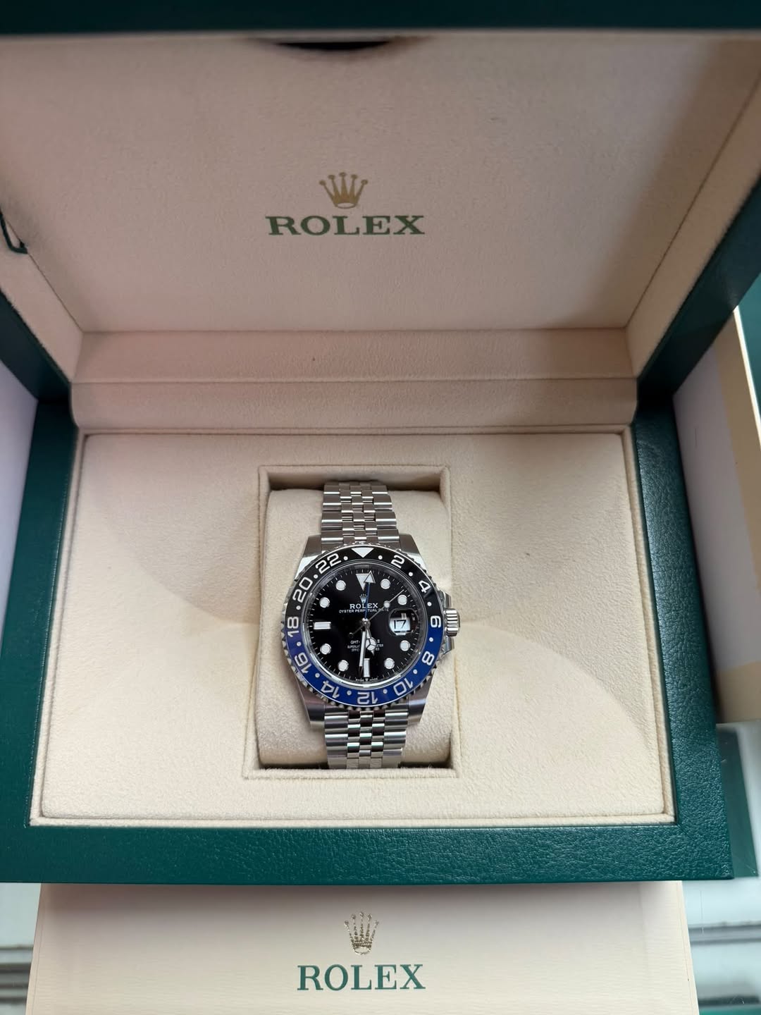 May be an image of wrist watch and text that says 'W ROLEX K 2 4 家 APbKA 꽃점김 III IIII A 8 10 ROLEX'