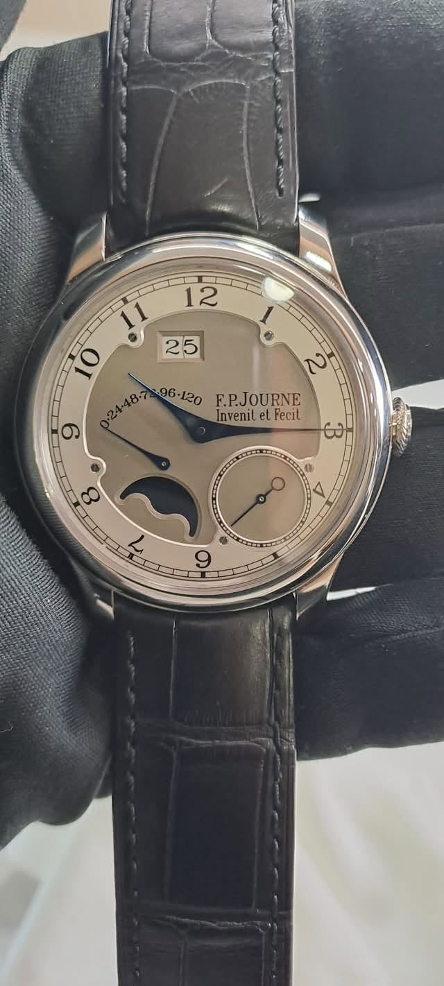 May be an image of wrist watch and text that says ' InveniletFecit Invenil Fecit -96.120 F.P.JOURNE ב 9 8 0 A ha 9'