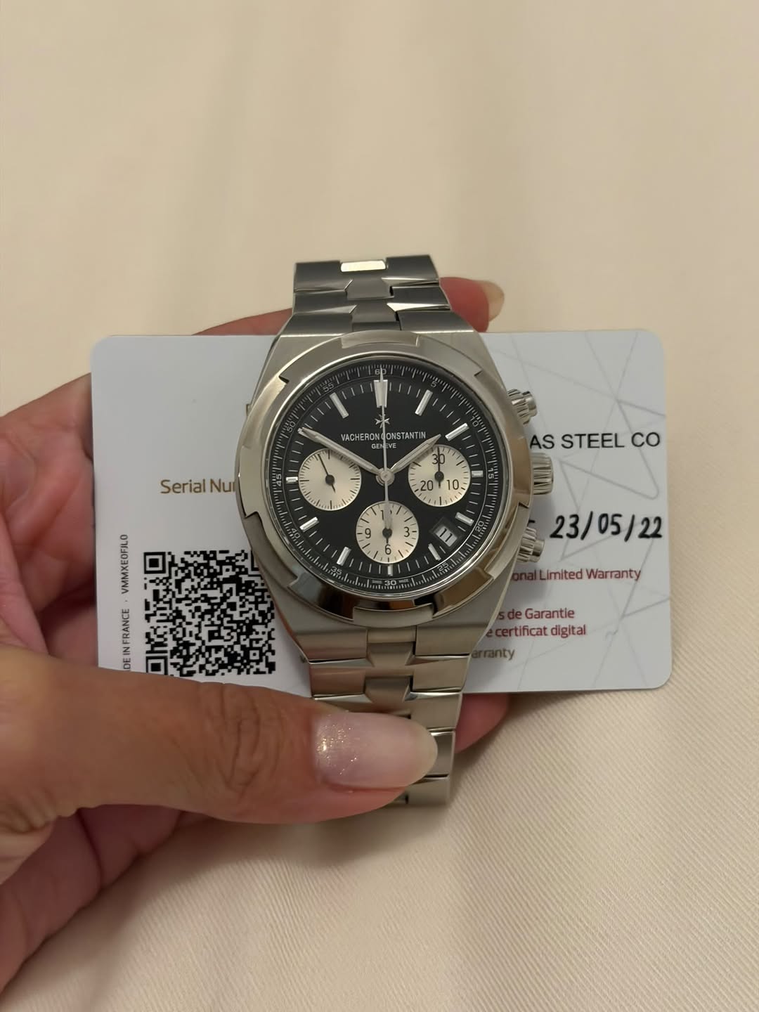 May be an image of wrist watch and text that says 'MACHE ONGG N ONSTAN Serial Nu S STEEL STEELCO co 20 , - - D I ١ I U ર. 23/05/22 ヨコラダビント 30 LimitedWarranty Limited Warranty…