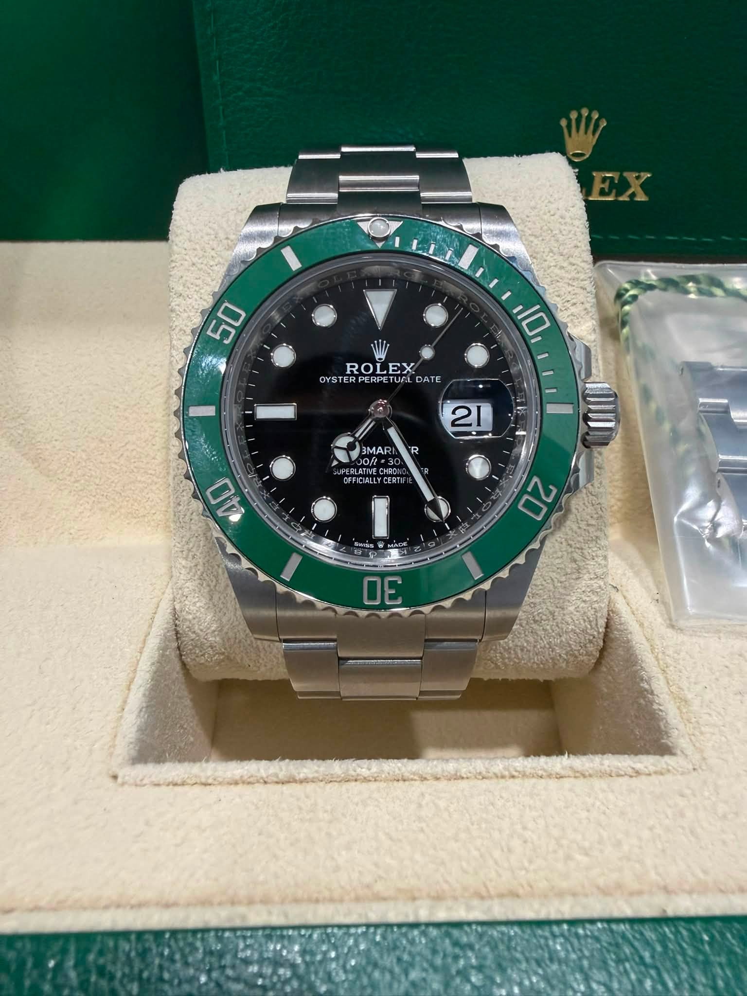 May be an image of wrist watch and text that says '50 3 ROLEX し OYSTER PET JADA 10 21 - 3MAR R FFICIALEY FFICIALLYCER 40 20 ርሞ 30'