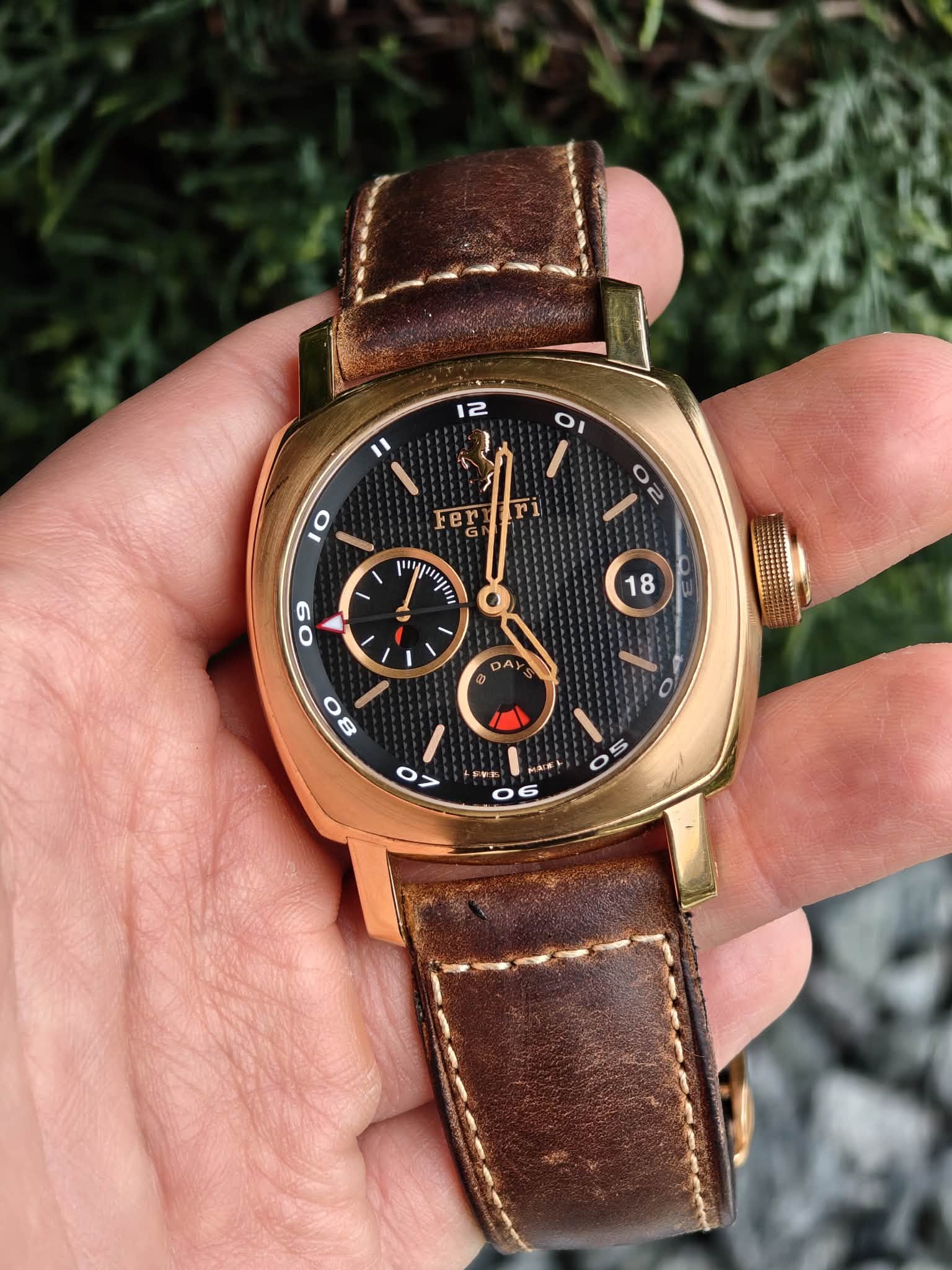 May be an image of wrist watch, leather and text that says '12 01 / 1O 10 rl O 02 2 Fer G መባሥስ H แพลม ุงค 09 9 18 DA O a 0> 0 0 5 O ጠቀት O 06 6'