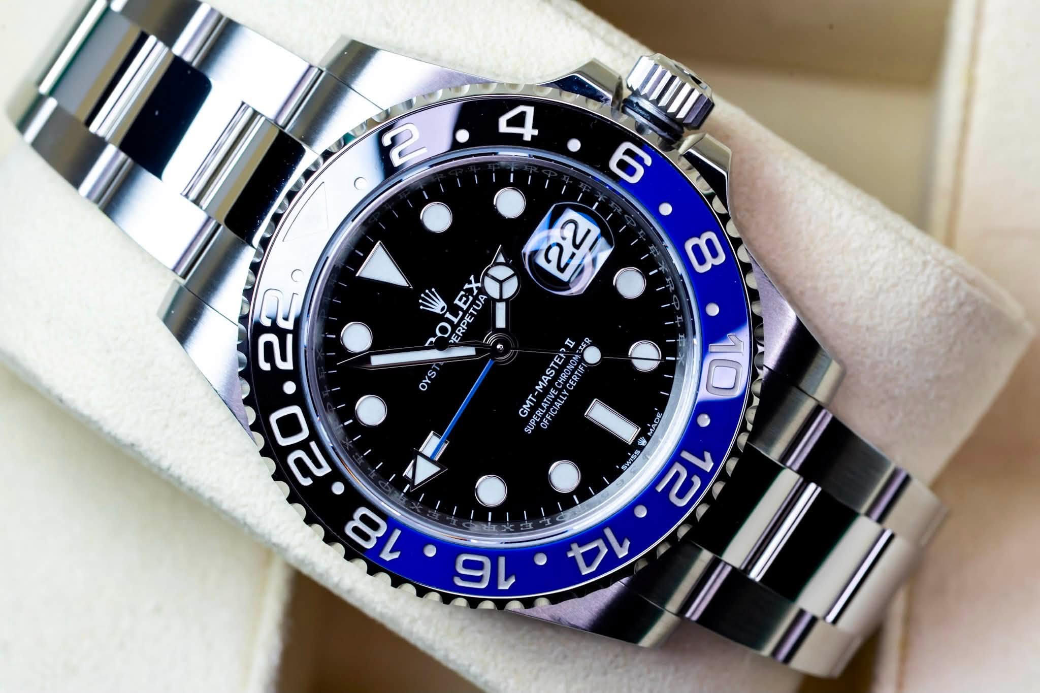 May be an image of wrist watch and text that says '4 2 ب 6 2 22 လ EX TUA OL FRP ERPET 8 OYS MASTEP CHRONOM CERTIF ㅍ GMT UPERLATIV SU UPERLATI OFFICIALL ICIALL iSS SUPE '