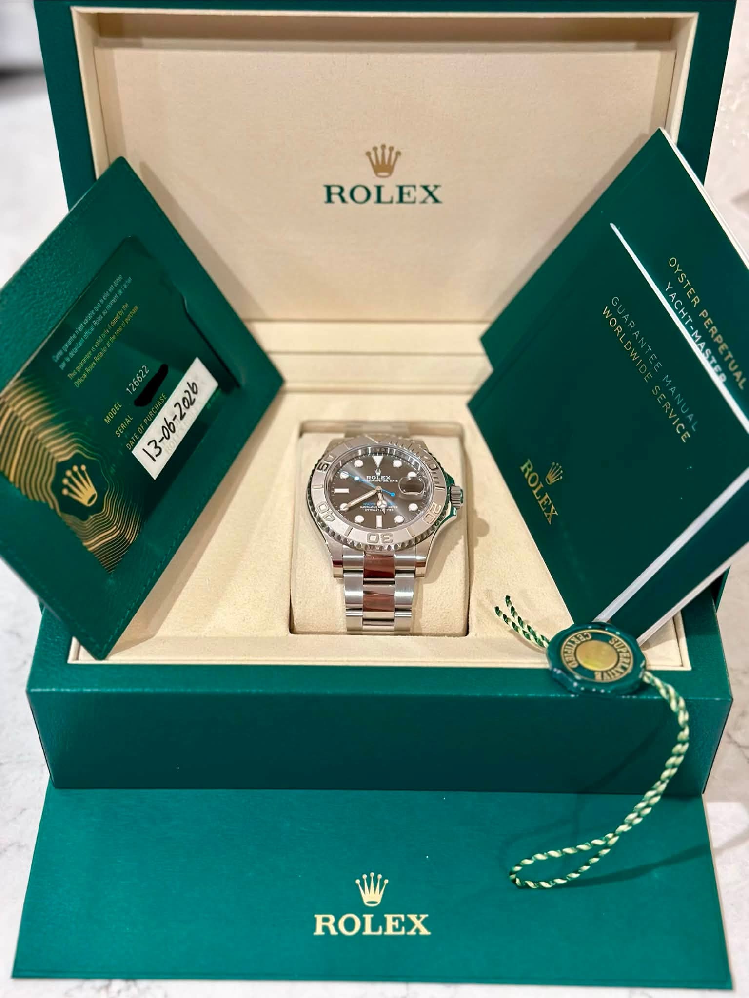 May be an image of wrist watch and text that says 'ROLEX WORLDWI 50 ...。 Deel A oE 後り ROLEX'