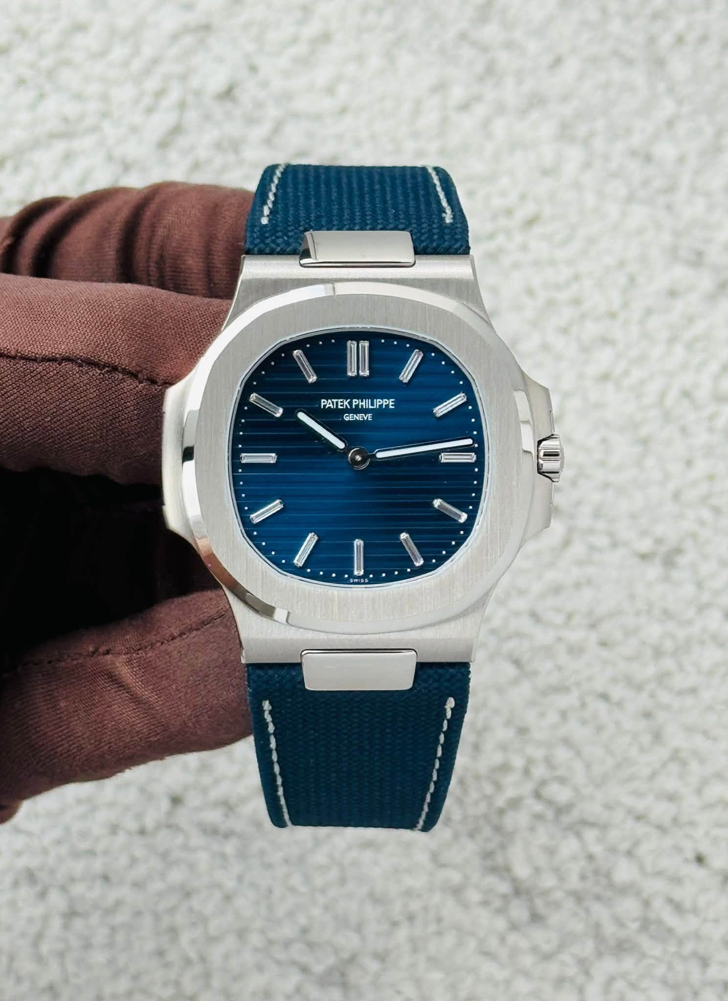 May be an image of digital watch and text that says 'I II PATEKPHILIPPE PHILIPPE PATEK GENEVE 1'
