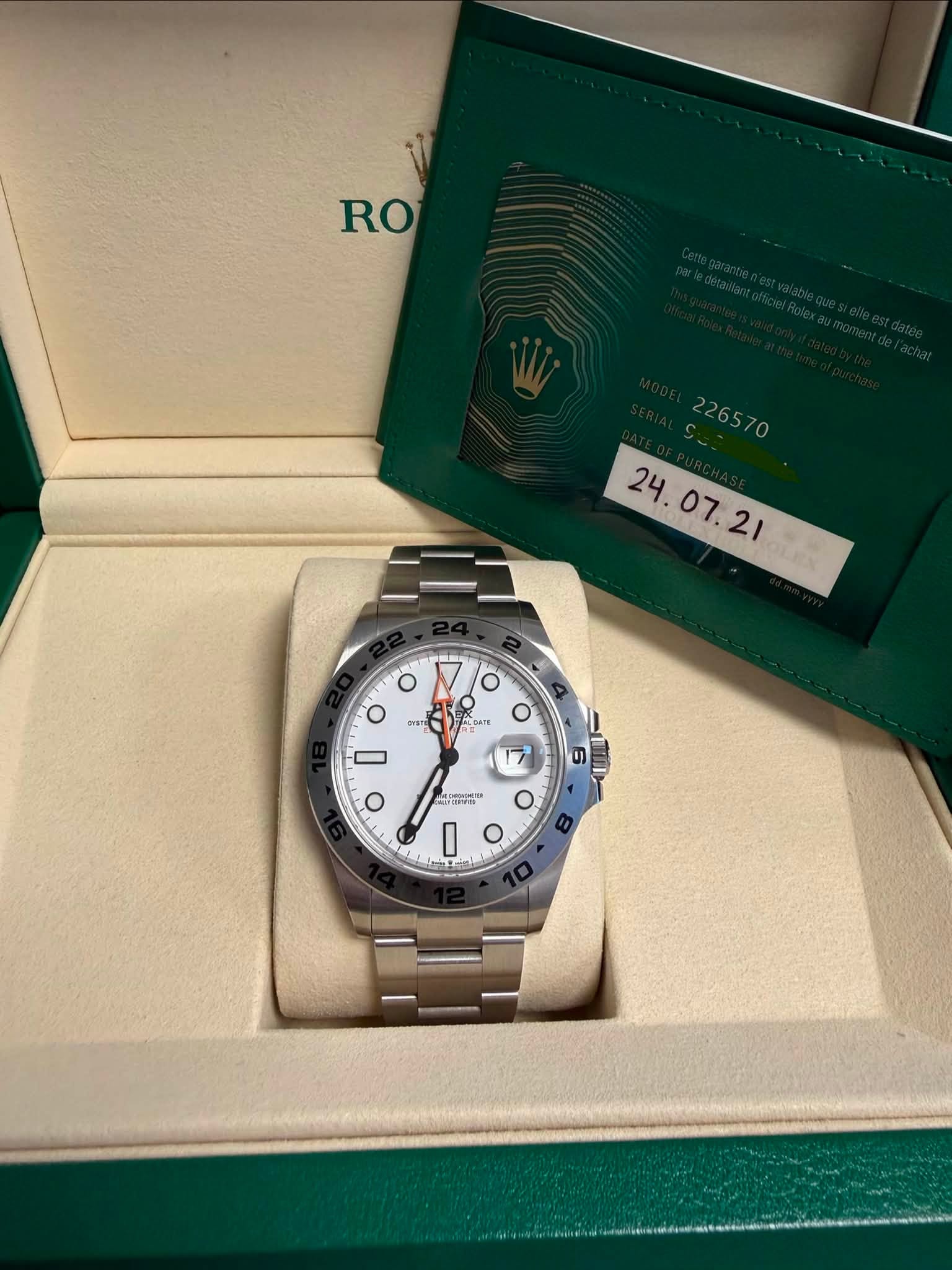 May be an image of wrist watch and text that says 'RO OLEY Ο O 소 아들기 MDaTE и I 17 6 10mo orO O'