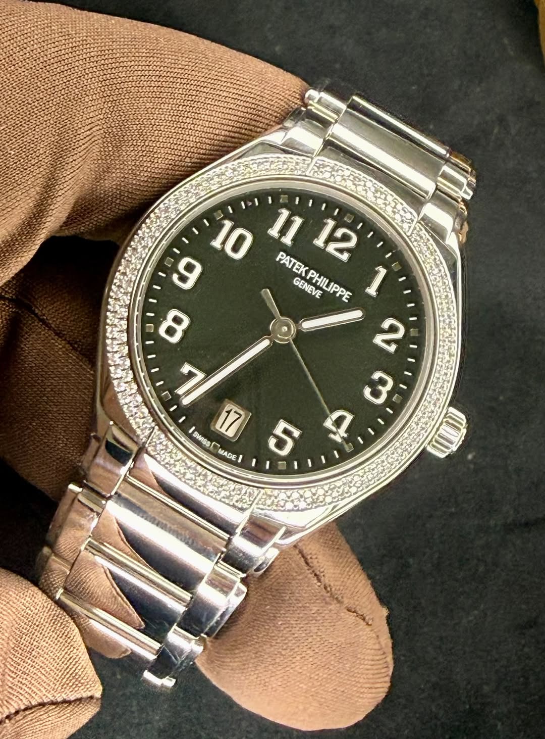 May be an image of wrist watch and text that says ' PATEK GENEVE PATEKPHILIPPE PHILIPPE 8 2 I 7 تى SWISS 17 5 P LP MADE ADE ー'